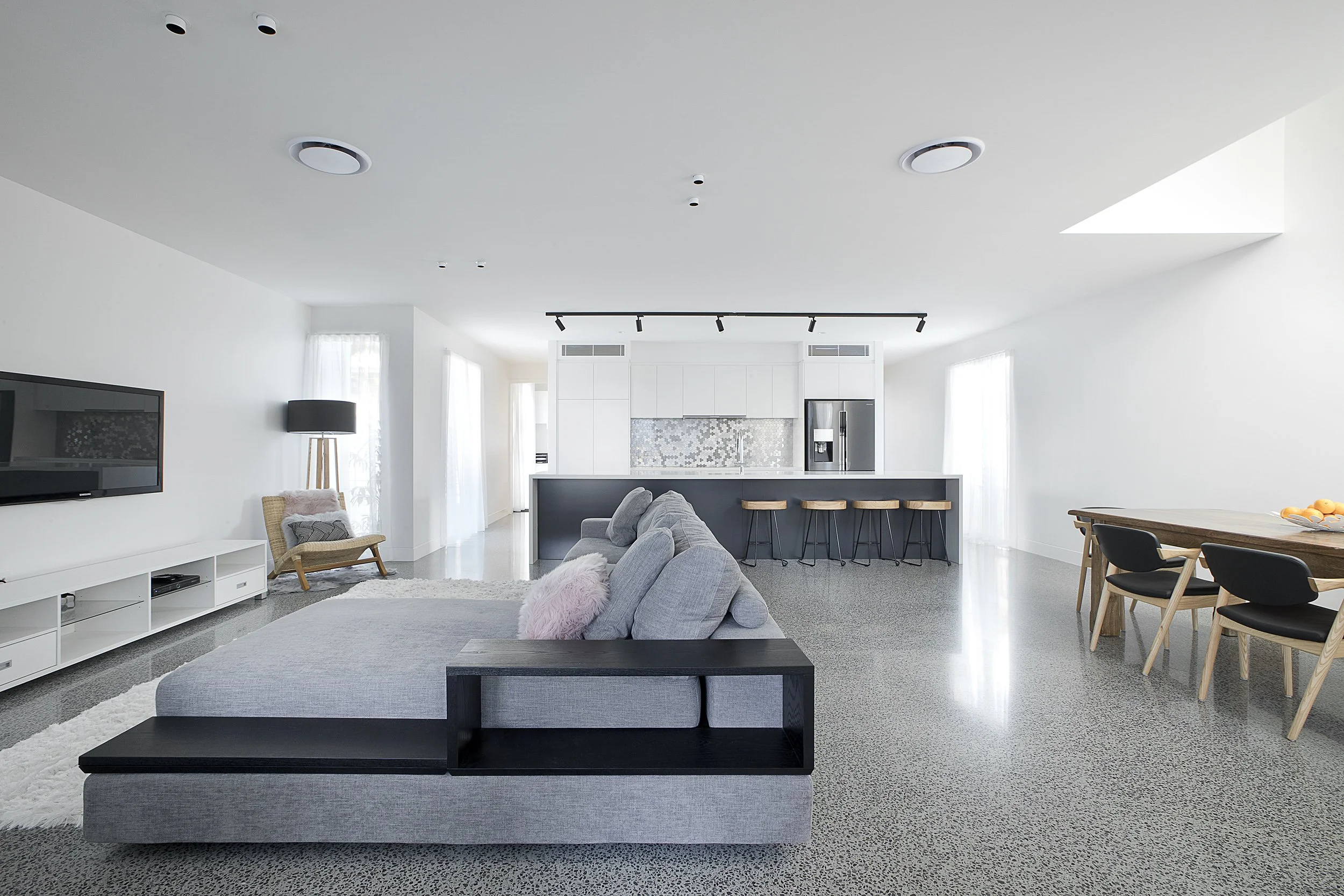 arthur-street-house-mermaid-beach-queensland-living-area-jamie-gordon-architect.jpg