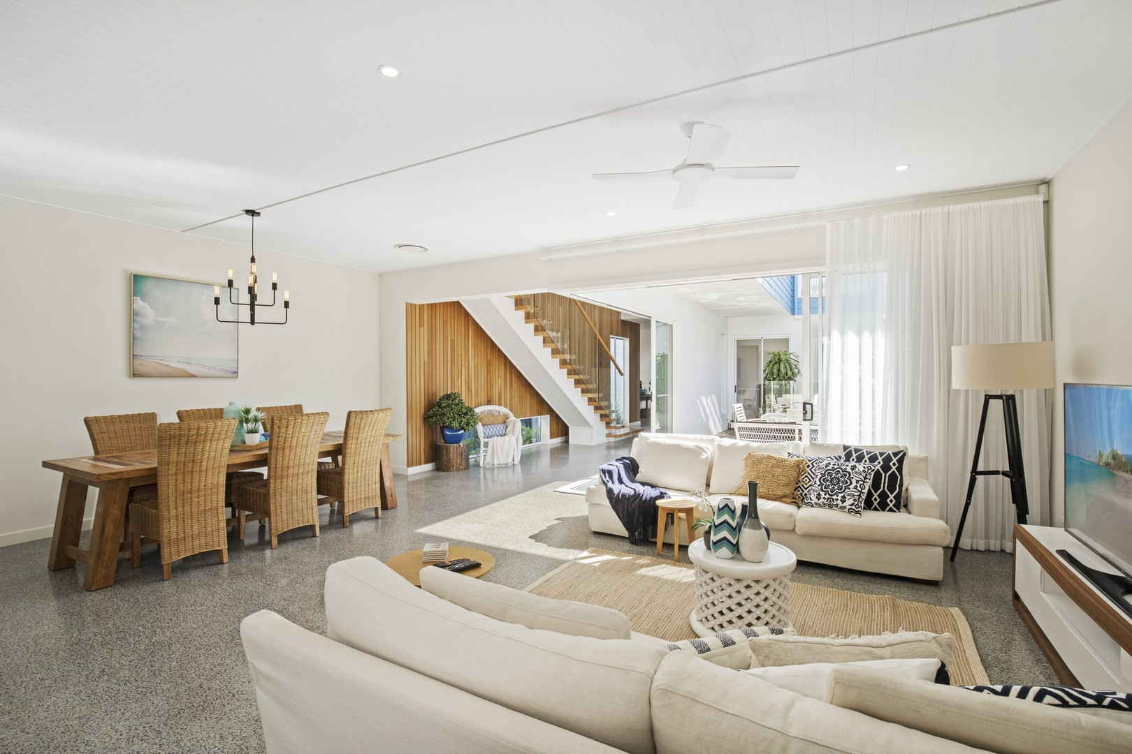 arthur-street-house-B-mermaid-beach-open-living-jamie-gordon-architect.png