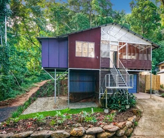 raintree-place-house-cairns-front-ggi-architects.jpg