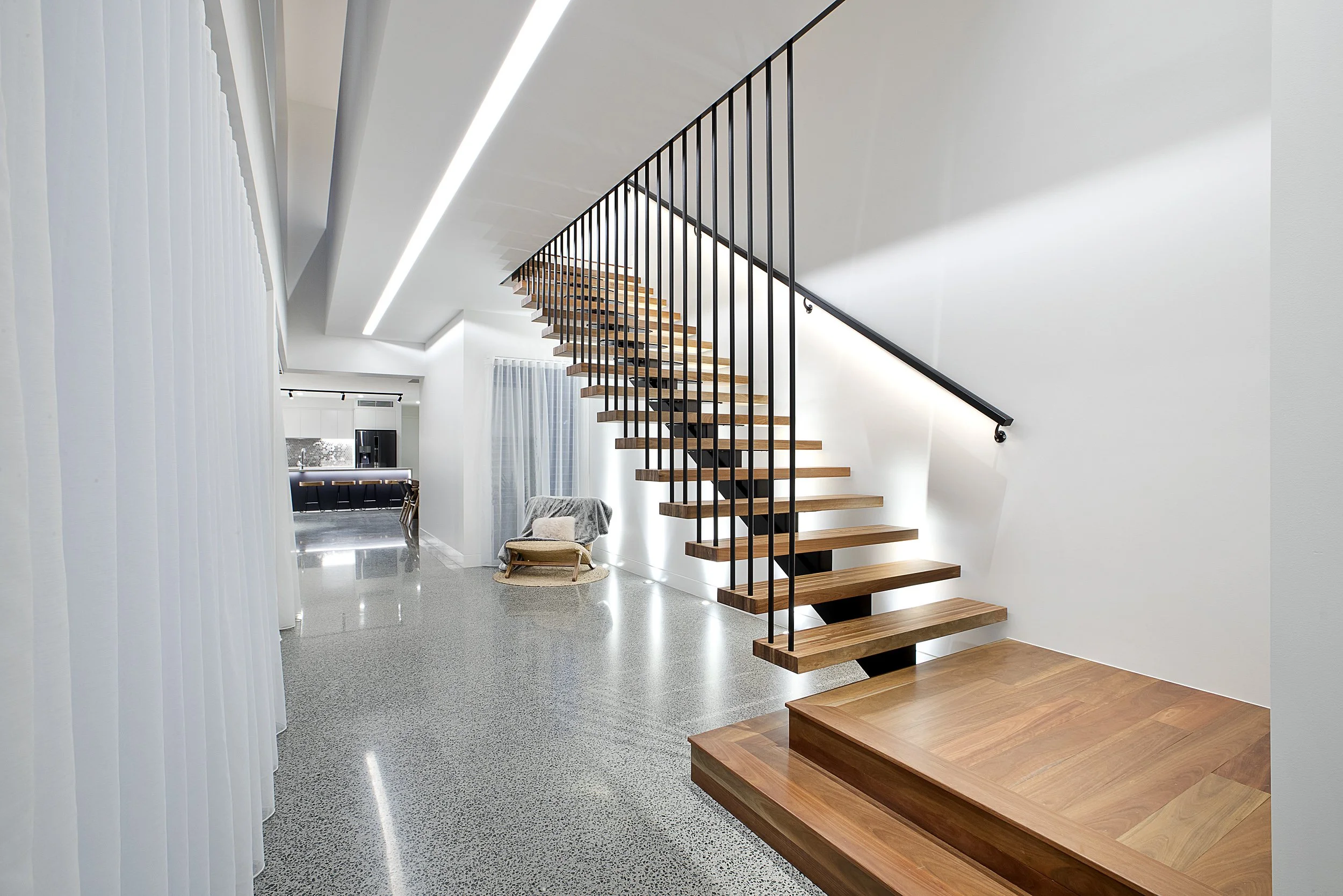 arthur-street-house-mermaid-beach-queensland-main-stair-jamie-gordon-architect.jpg