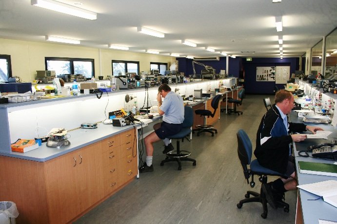 jet-aviation-avionics-cairns-airport-workshop-ggi-architects.JPG