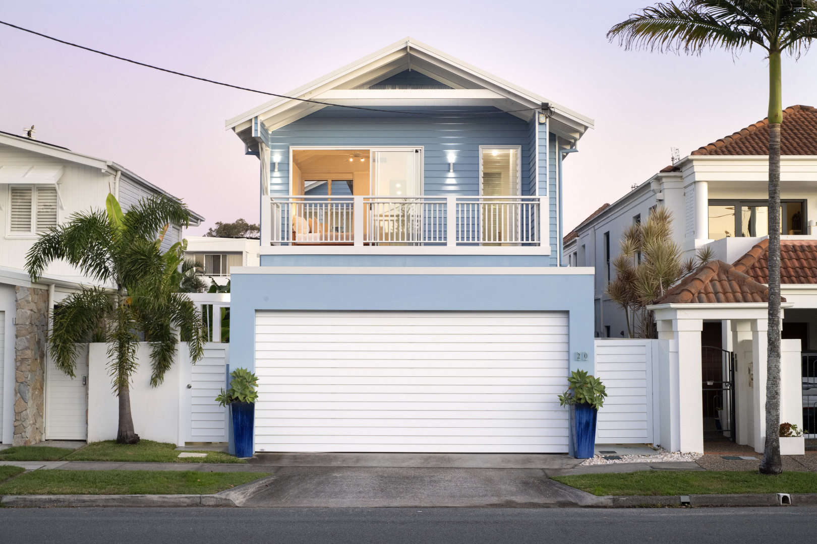 arthur-street-house-B-mermaid-beach-street-frontage-jamie-gordon-architect.png