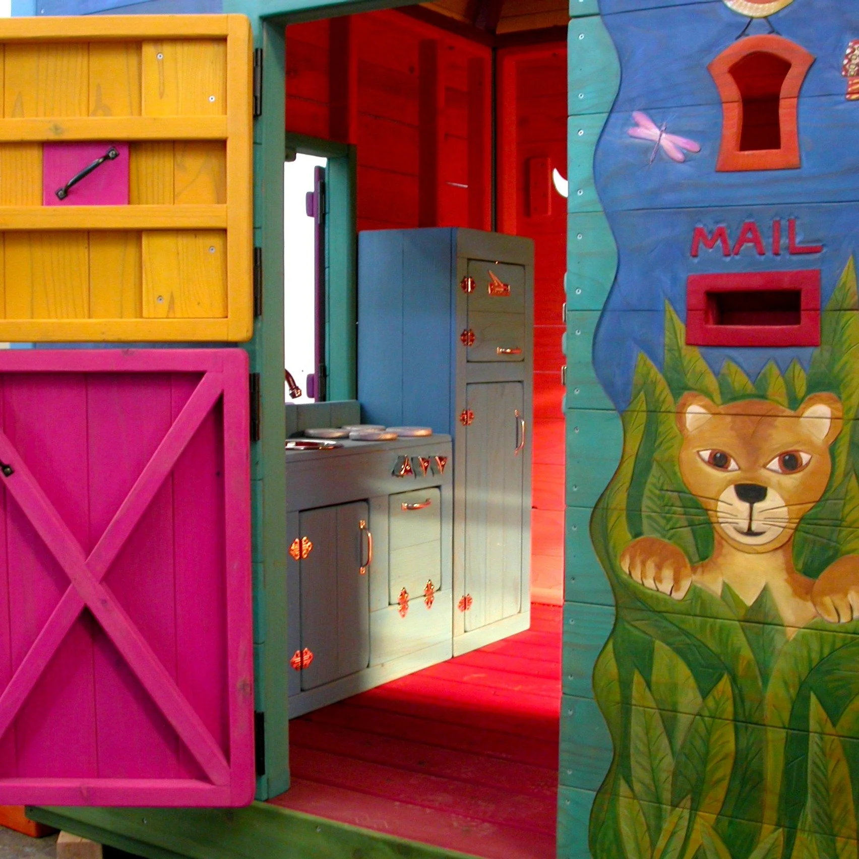 Our kitchen playset is a longtime favorite with kids. It can add imaginative playtime to any playhouse or clubhouse.

#playhouse #kidsplayhouse #clubhouse #kidsclubhouse #handcarved #animalcarving #playset #playkitchen #kidskitchen #kidskitchenset #k