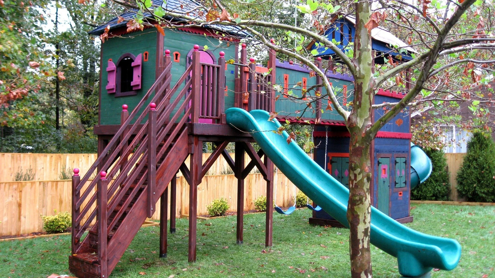 Are you ready for fall? This fort just feels like fall today.

#playfort #playhouse #customplaystructure