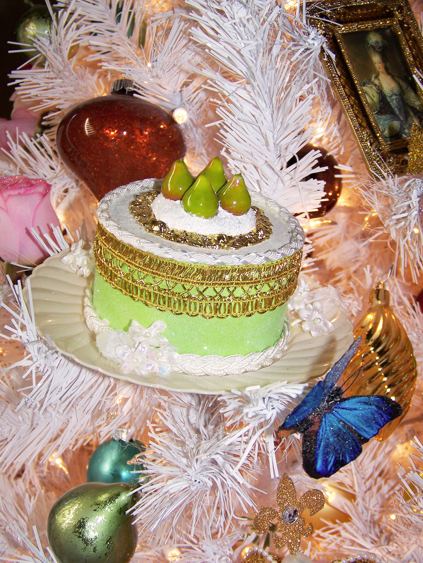  Marie Antoinette cake ornament 
