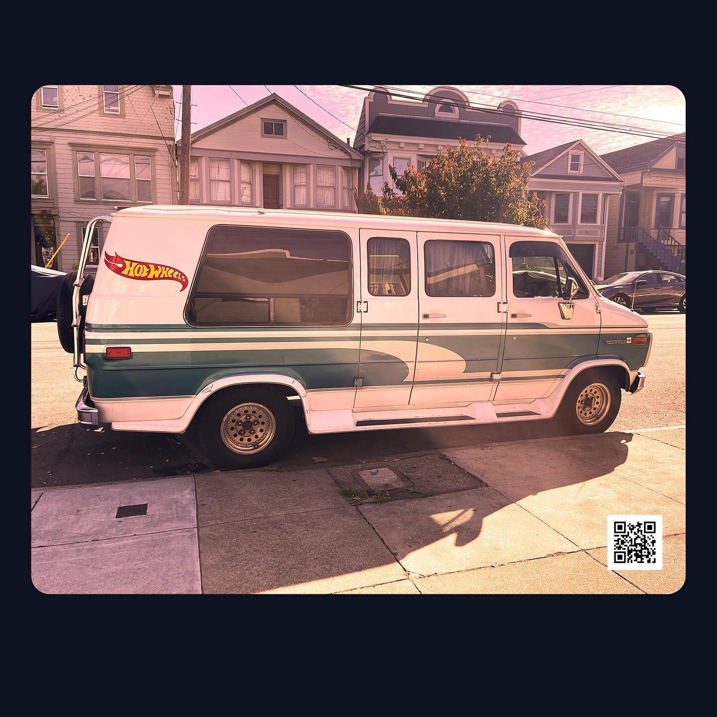 Who doesn&rsquo;t love a van with a hot wheels sticker on it !!!!
#retrovan #hotweels #sfstreets 👇  mattjamesart.com