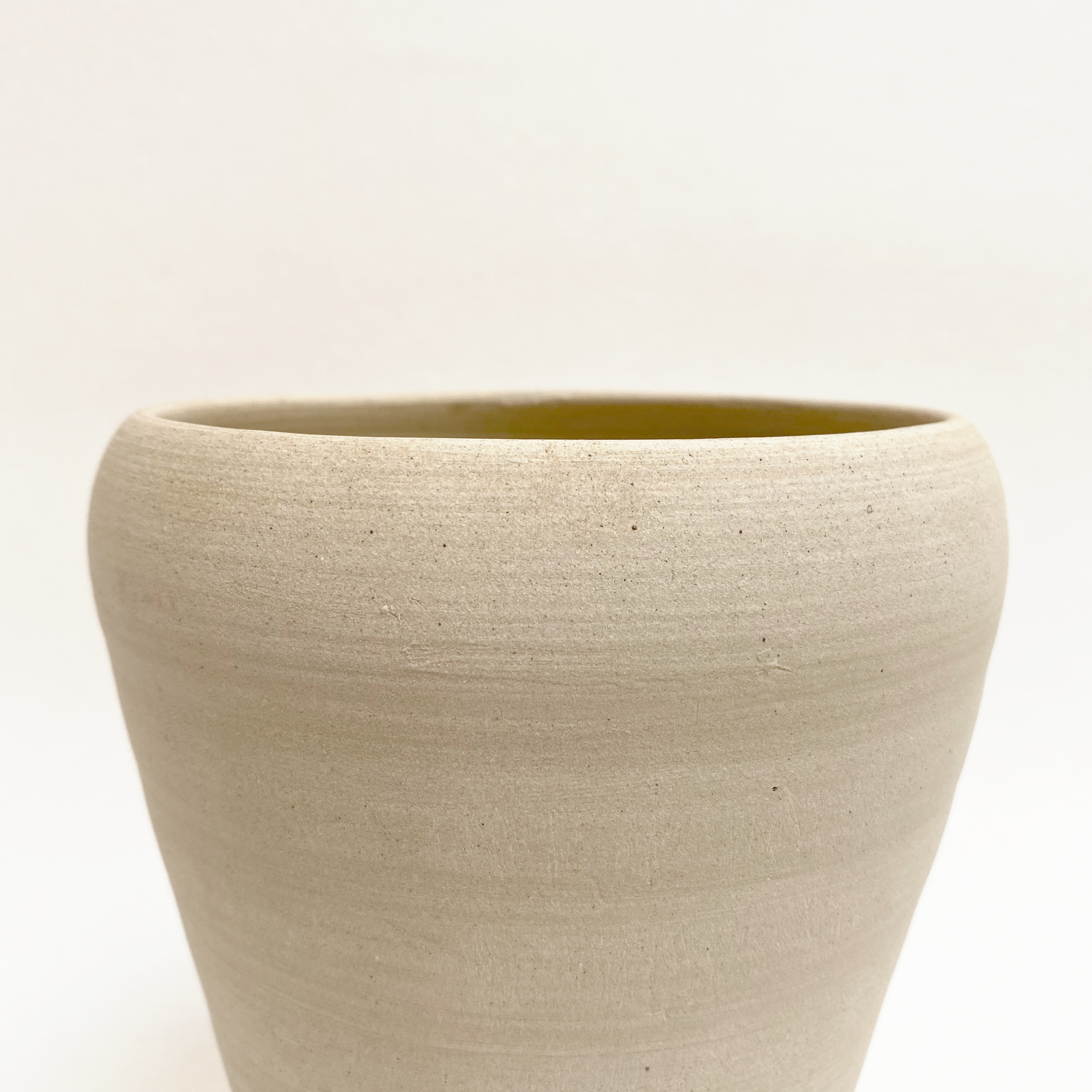 VS-CER-13_White_Vase_2.png