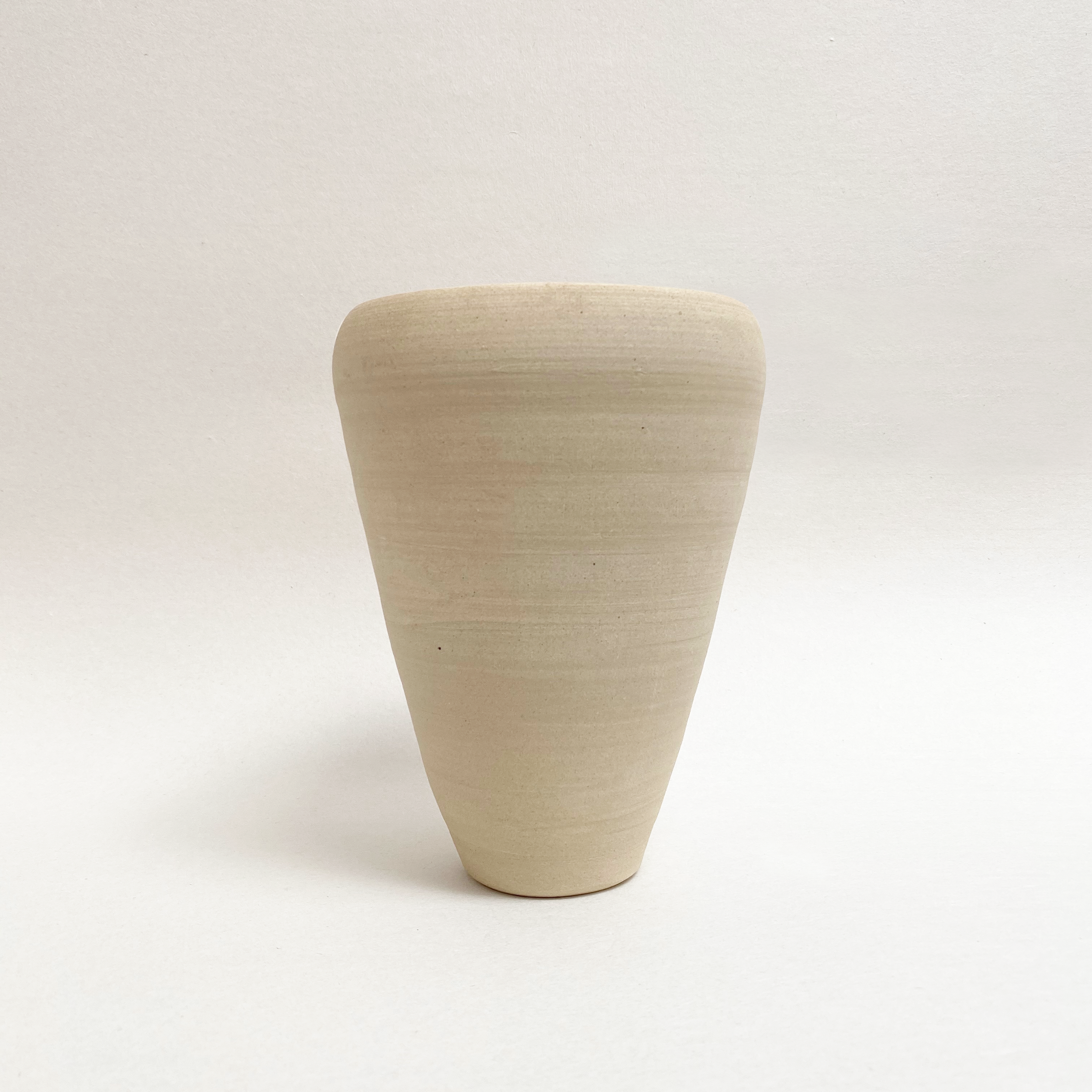VS-CER-13_White_Vase_1.png