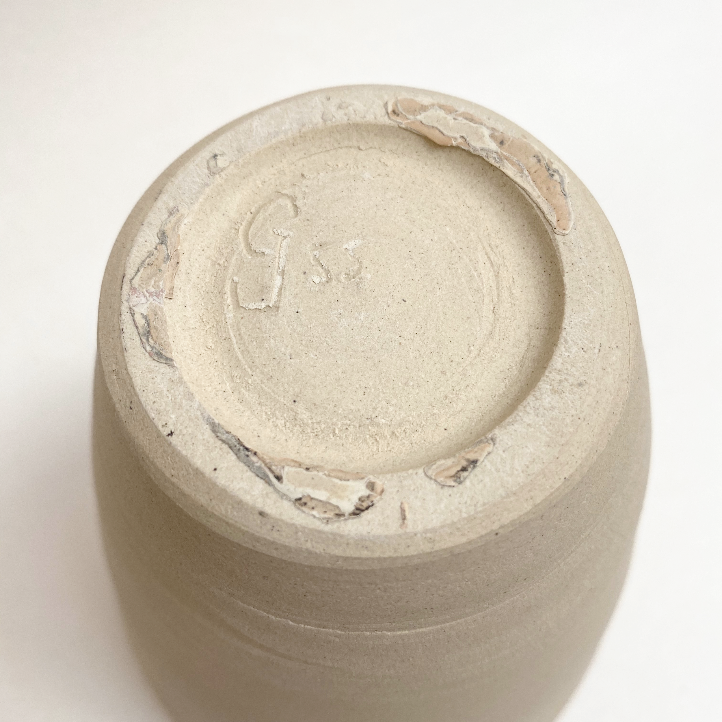 VS-CER-13_White_Vase_3.png