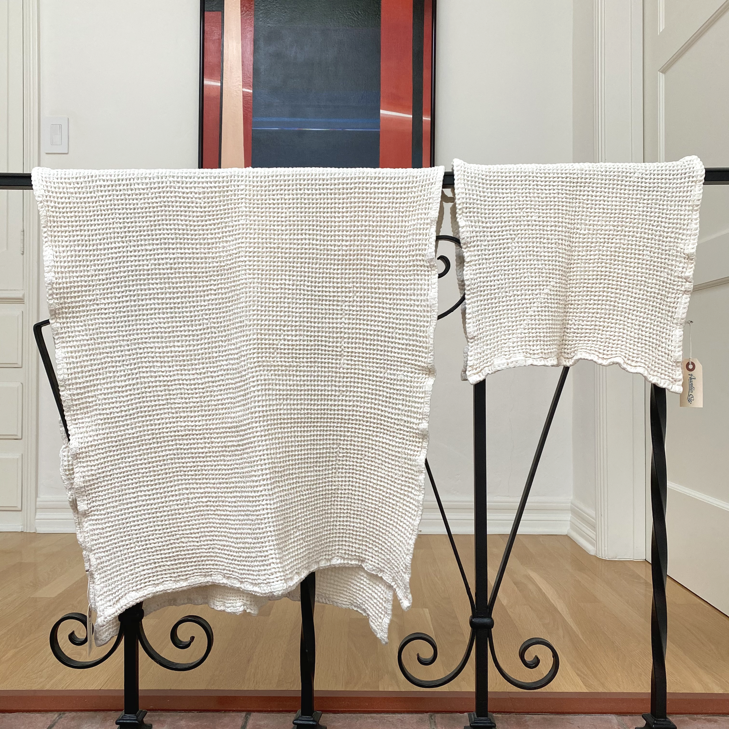 VS-TEX-07_AO_Waffle_Towel_L_4.png