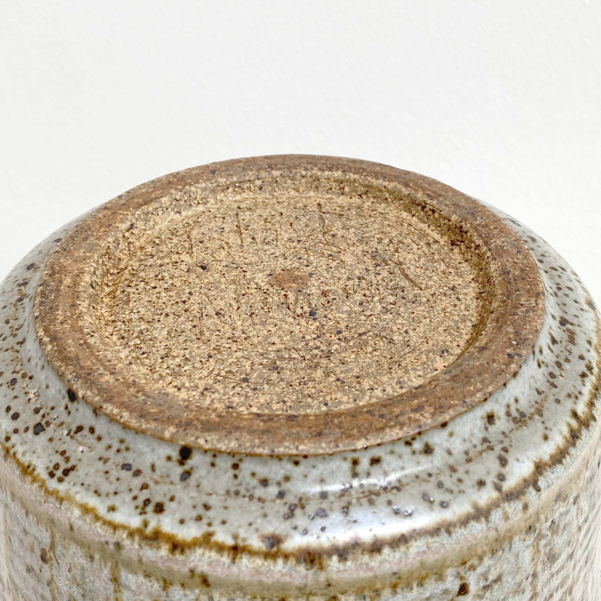 VS-CER-12_Robert_Maxwell_pot_5.png