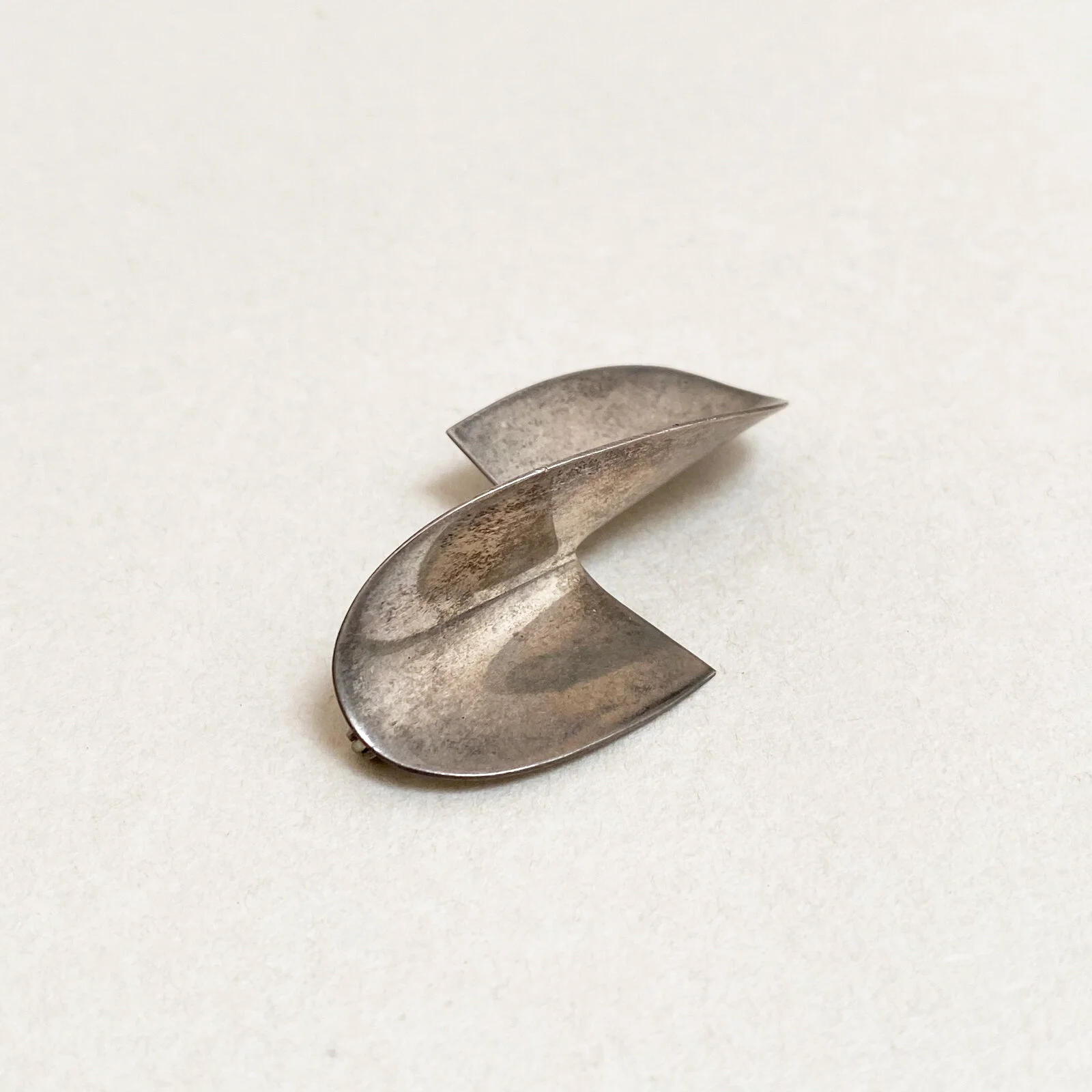 VS-OB-63_Silver_Pin_2.jpg