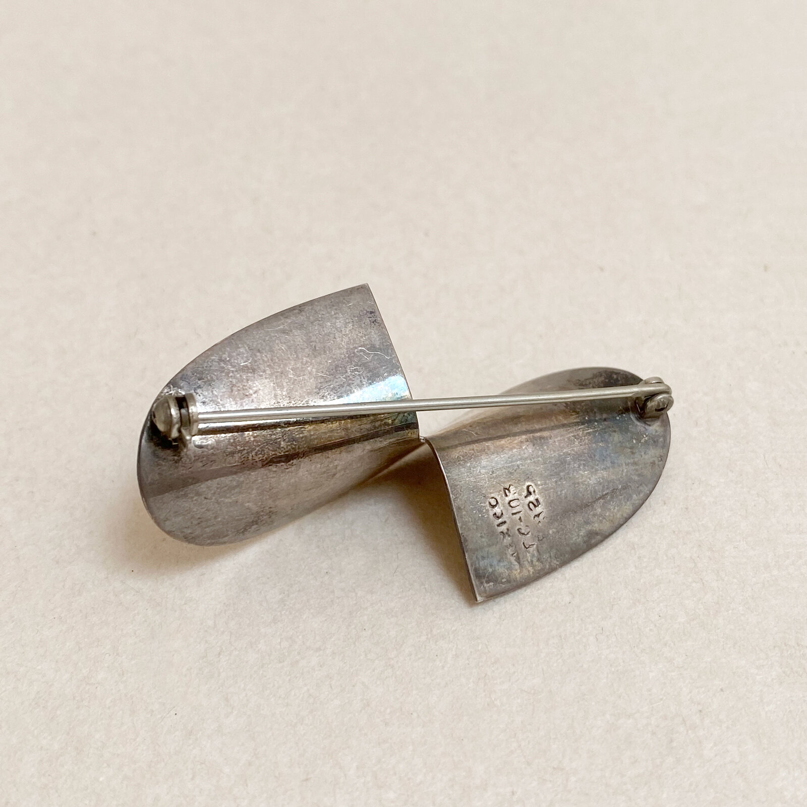VS-OB-63_Silver_Pin_4.jpg
