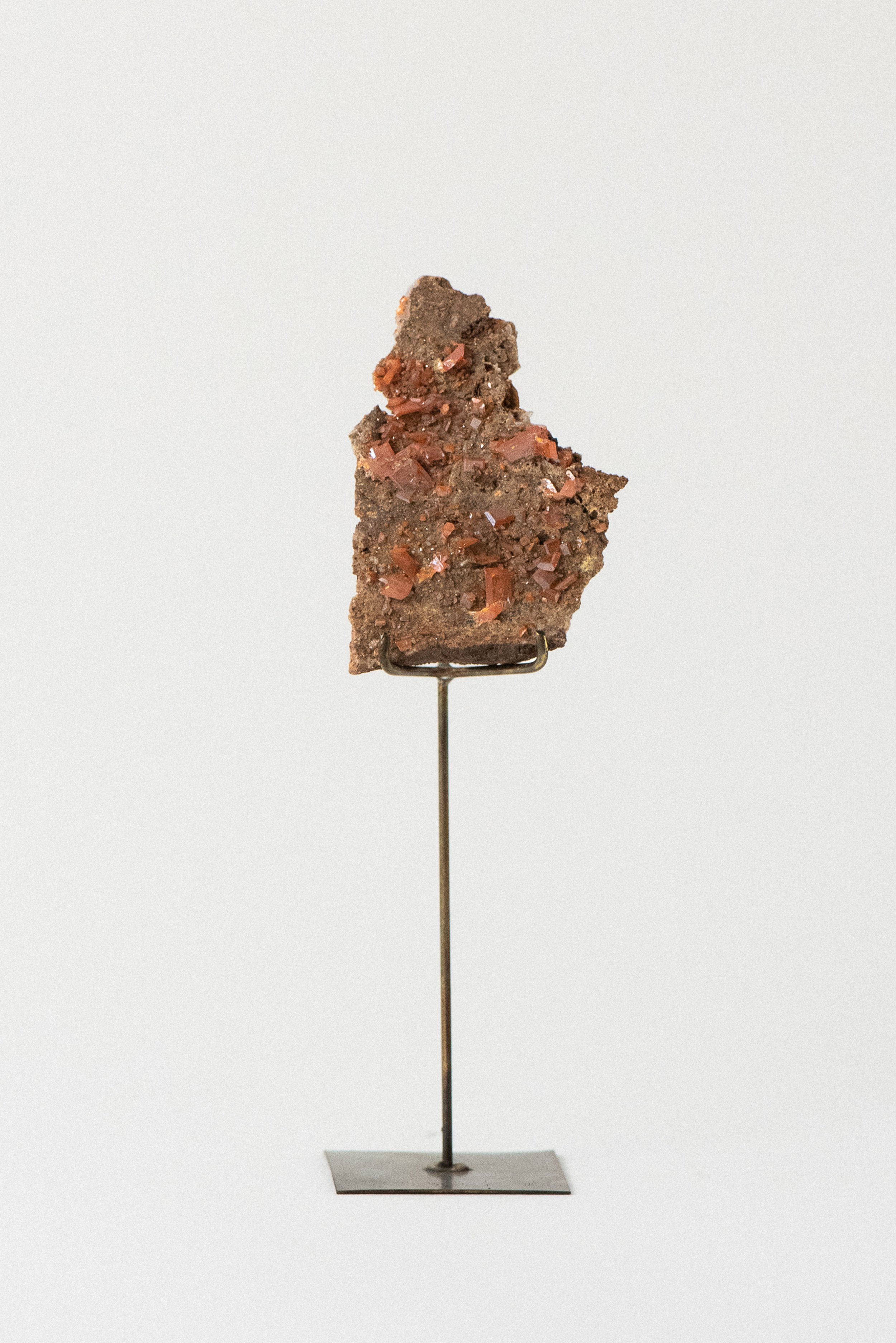 WULFENITE ON STAND
