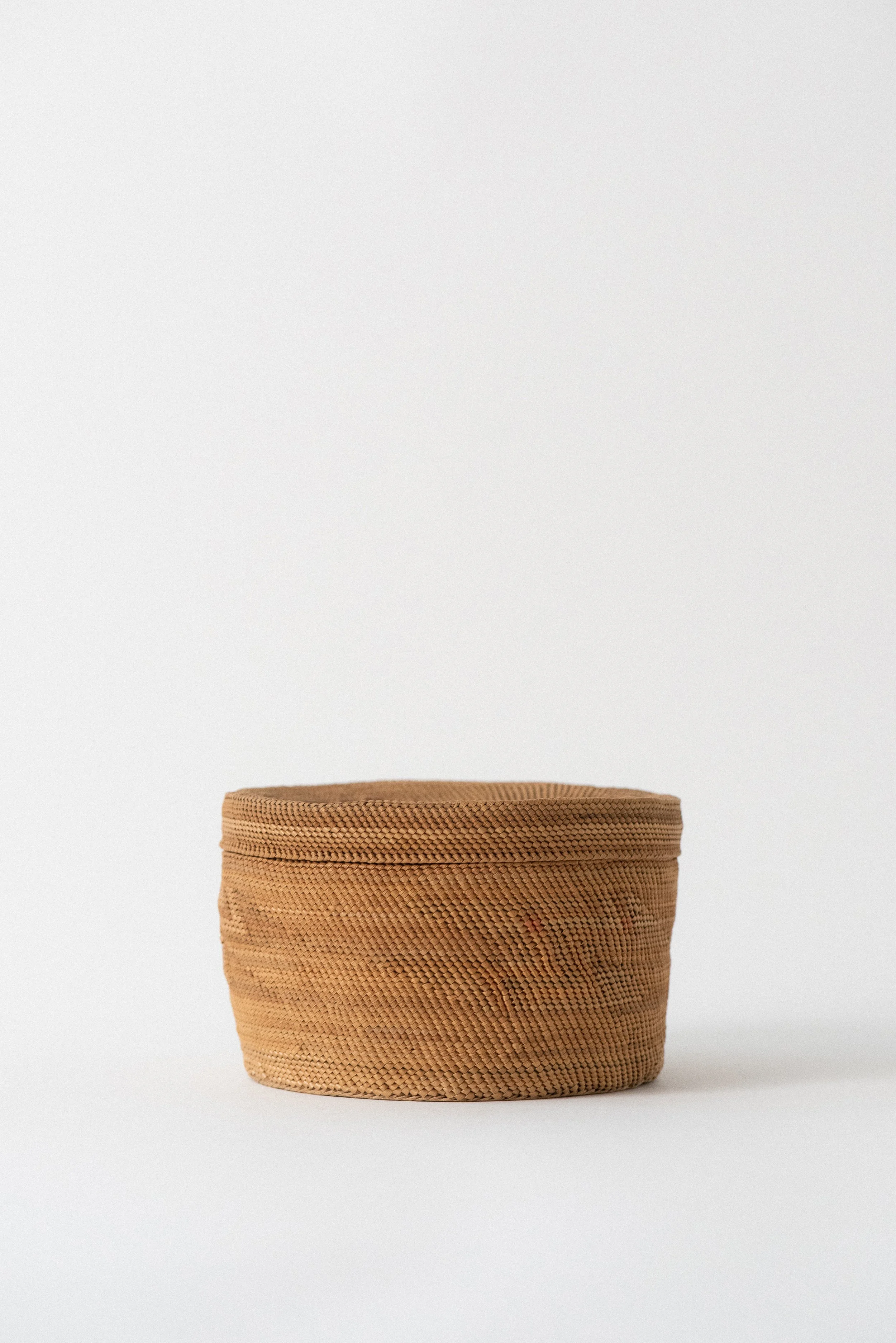 VS-OB-54-5-Antique_Nootka_finely_woven_Lidded_Basket_lidded_basket_for_sale_3.jpg