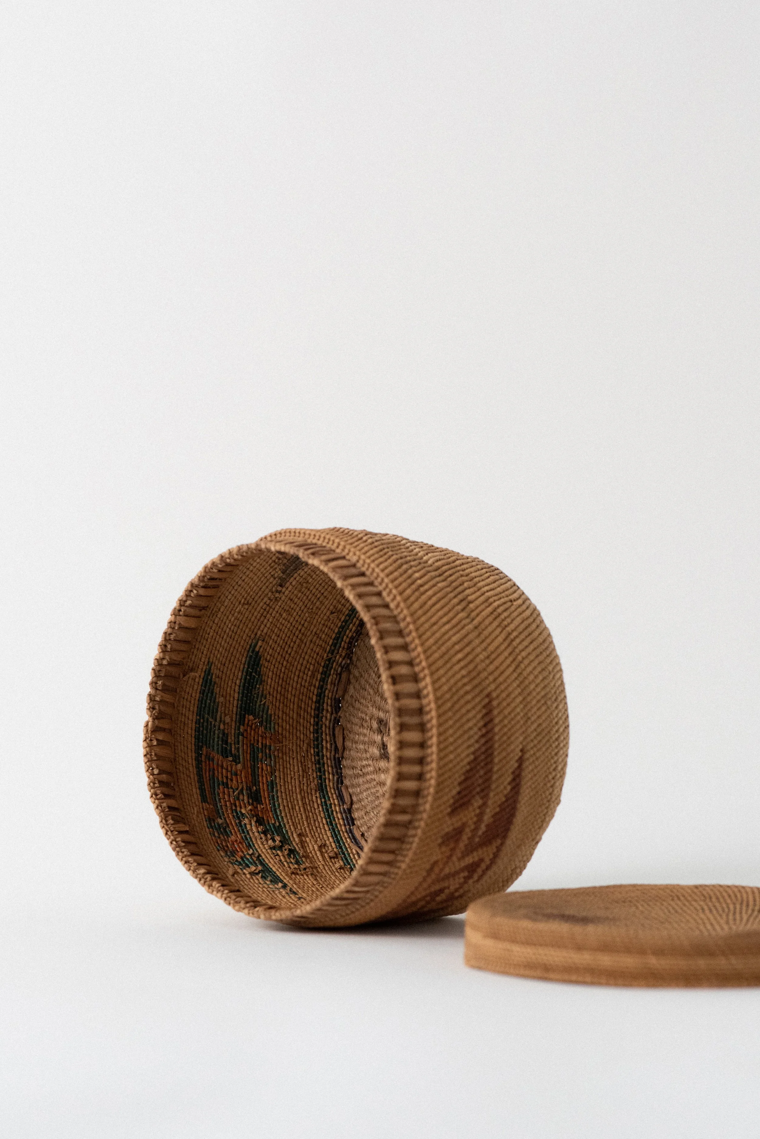VS-OB-54-5-Antique_Nootka_finely_woven_Lidded_Basket_lidded_basket_for_sale_4.jpg