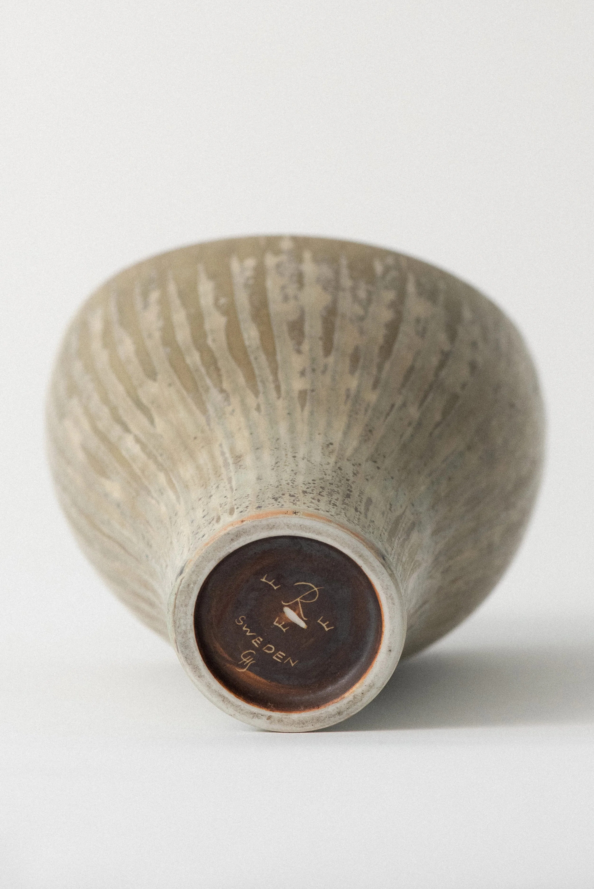 VS-CER-56_Crystal_Voyager_store_Carl_Harry_Stalhane_Rorstrand_Studio_Vase_4.jpg