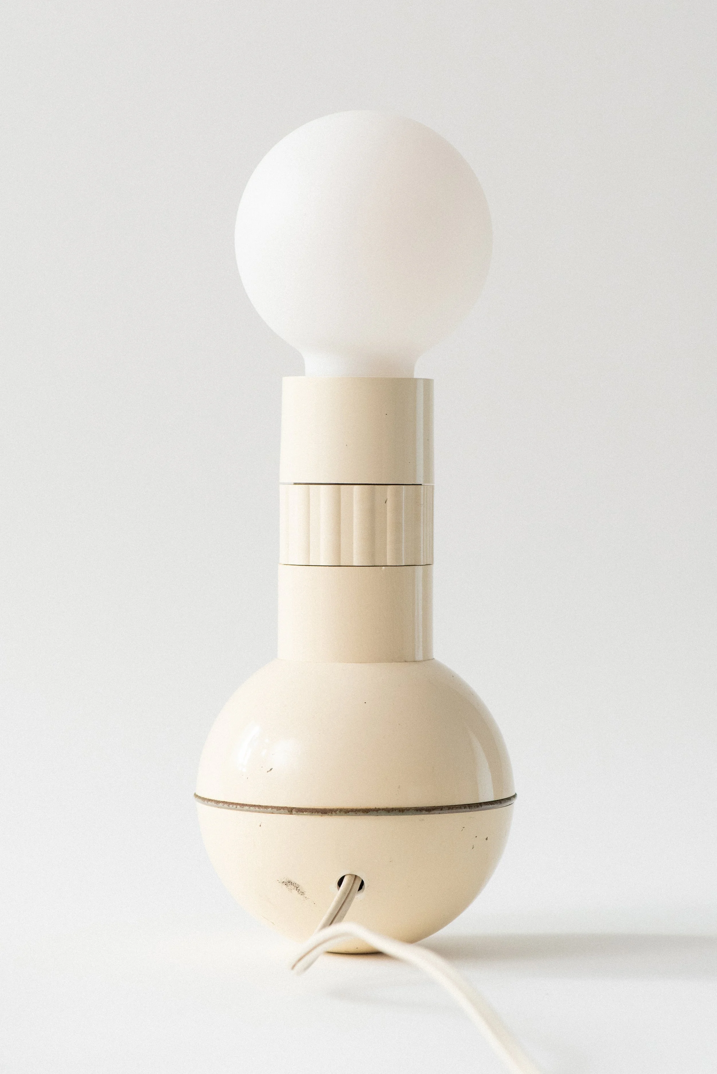 Crystal_Voyager_Shop_Los_Angeles_Vintage_Enzo_Mari_cream_white_dumbbell_lamp_3.jpg