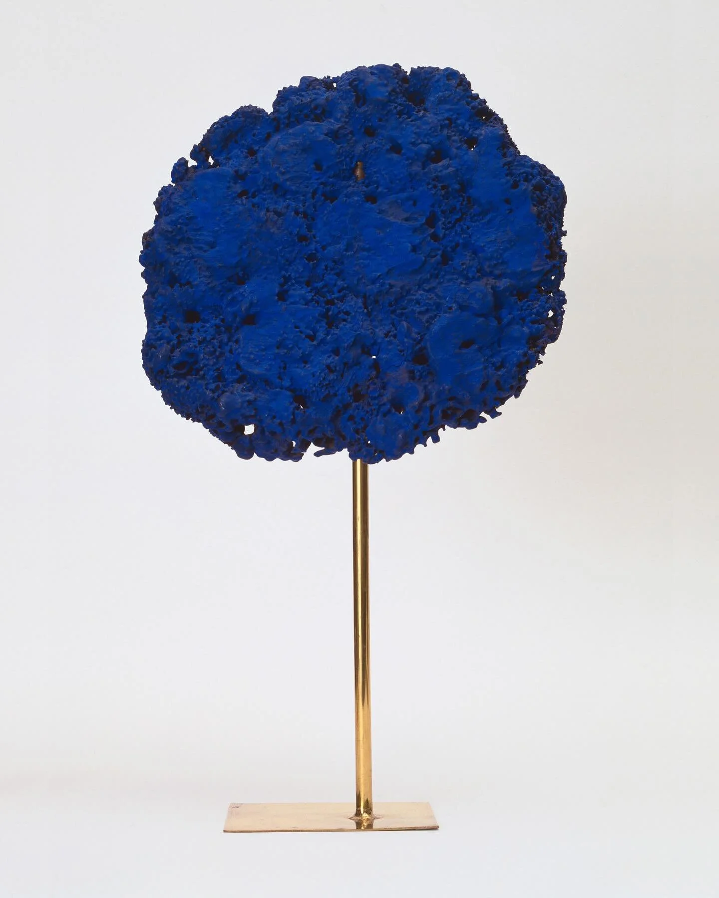 Yves Klein or Azurite?
1 &mdash; Yves Klein, &ldquo;Untitled&rdquo;, c. 1957.
2 &mdash; Azurite Sun, Australia
3 &mdash; Yves Klein, &ldquo;Blue Sponge&rdquo;, c. 1959.
4 &mdash; Azurite on Clay, Australia
5 &mdash; Yves Klein, &ldquo;Untitled Blue S