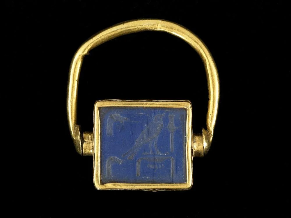 Finger ring showing Pharaoh Thutmose III as a sphinx, 18th Dynasty, reign of Thutmose III, CA. 1479–1425 B.C.