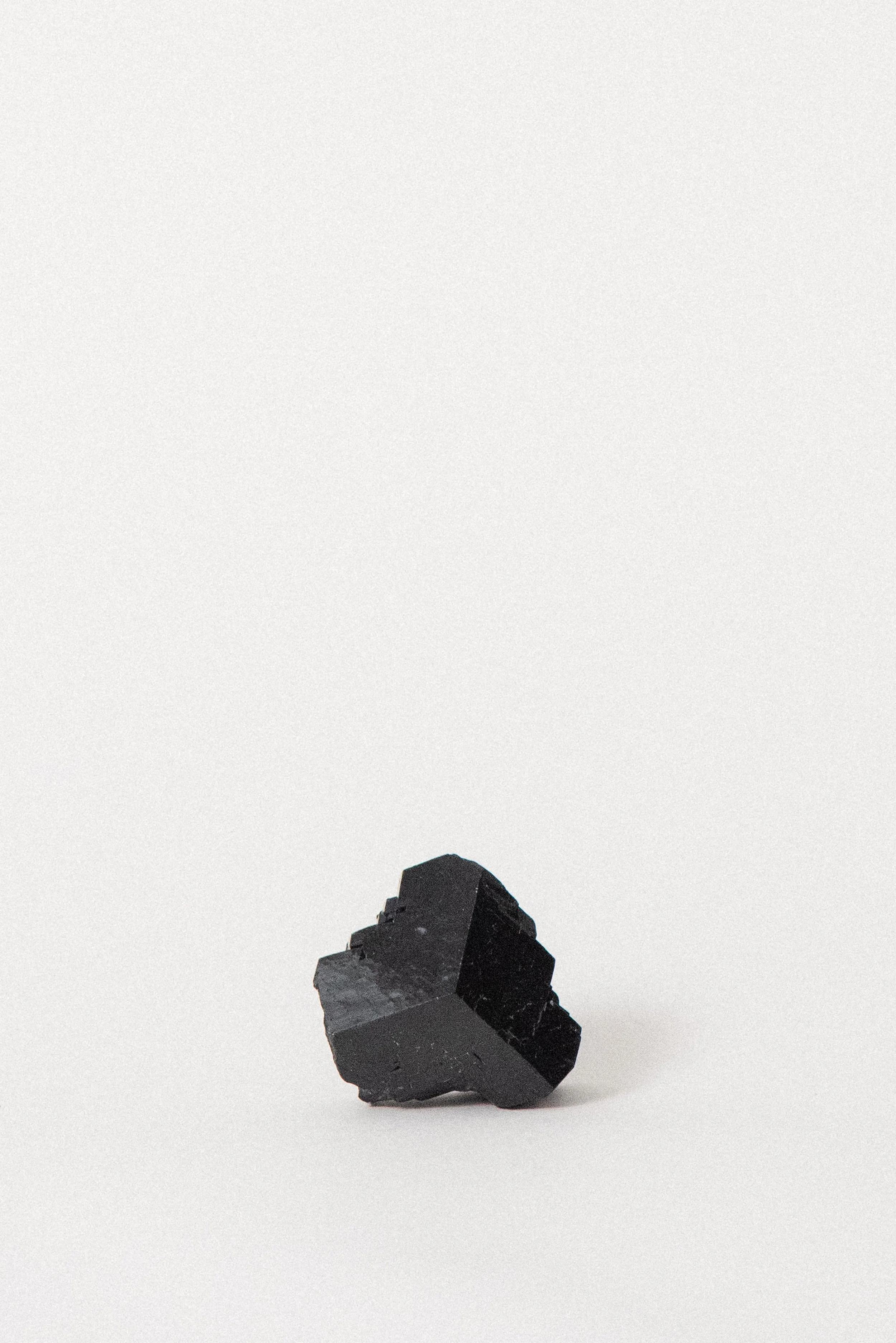 medium-black-mercedes-tourmaline-erongo-mountain-namibia-africa-02.jpg