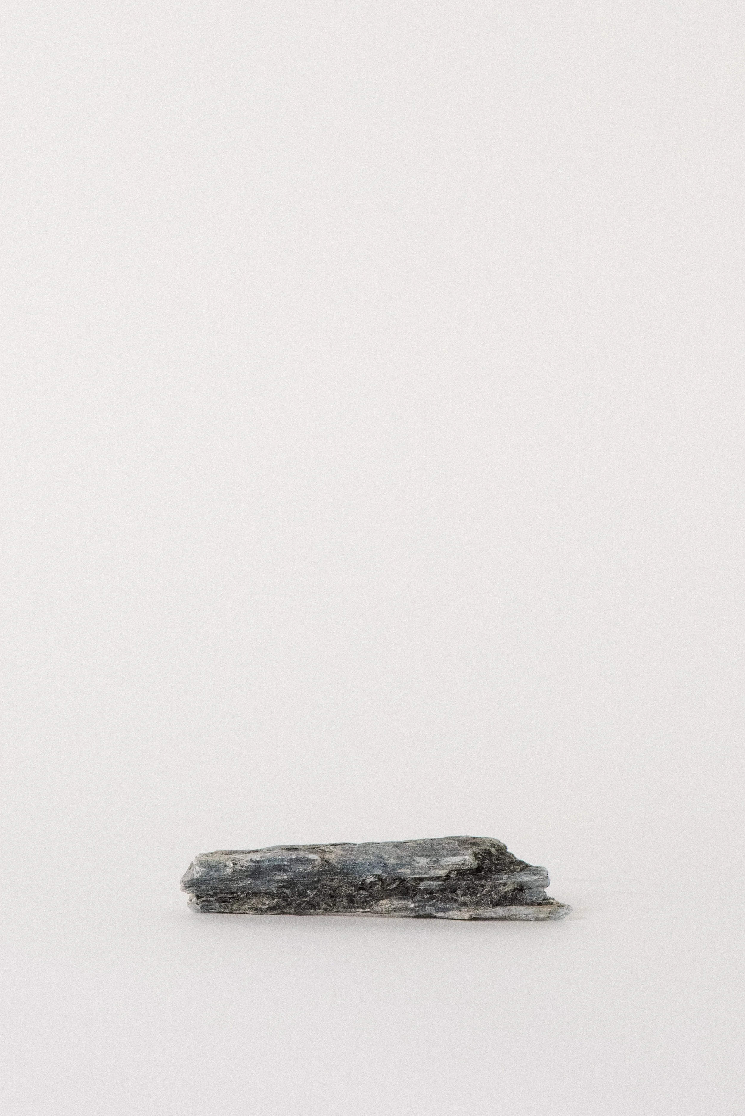 crystal-voyager-blue-kyanite-blade-mutoko-zimbabwe-3.jpg