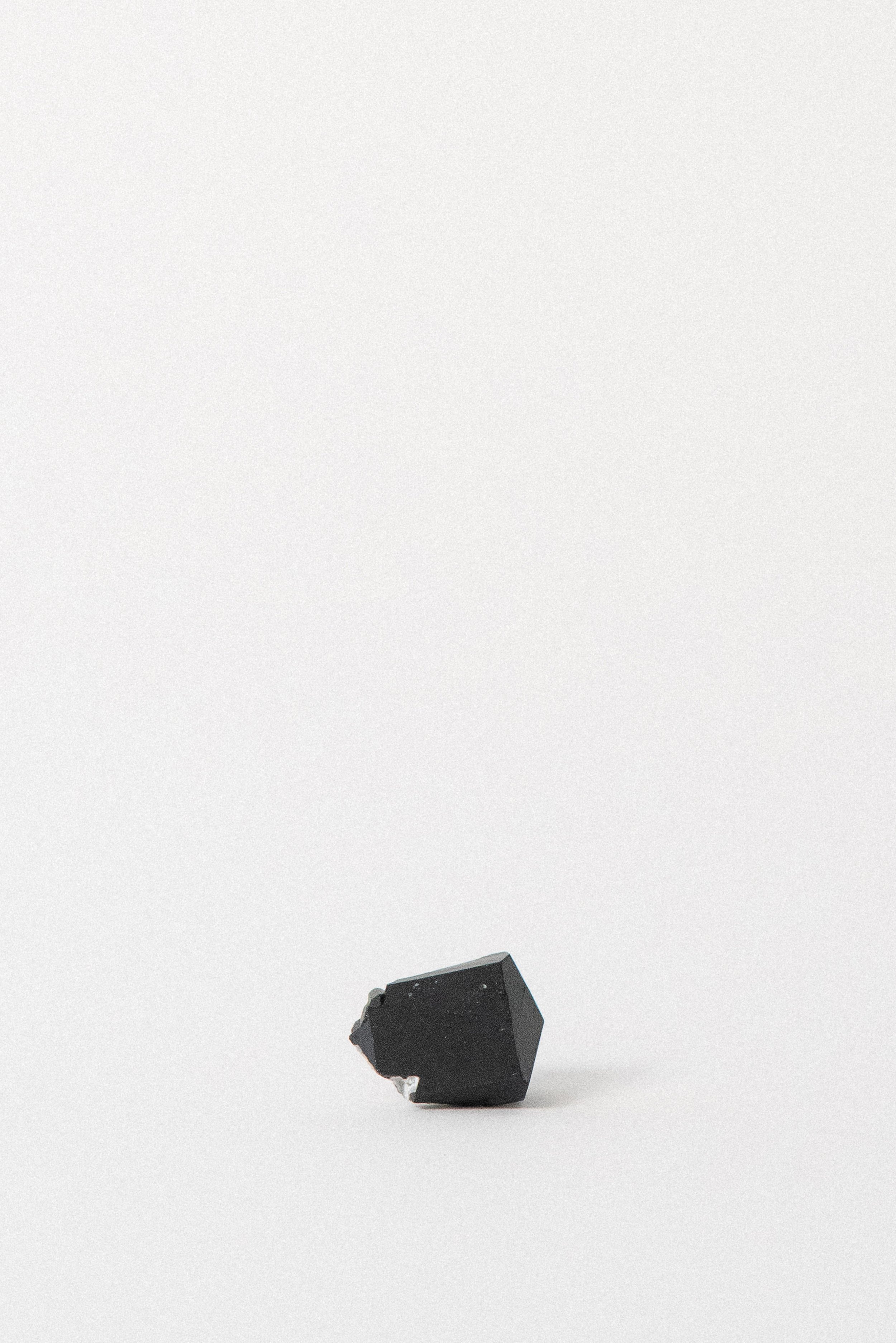mini-black-mercedes-tourmaline-erongo-mountain-namibia-africa-02.jpg