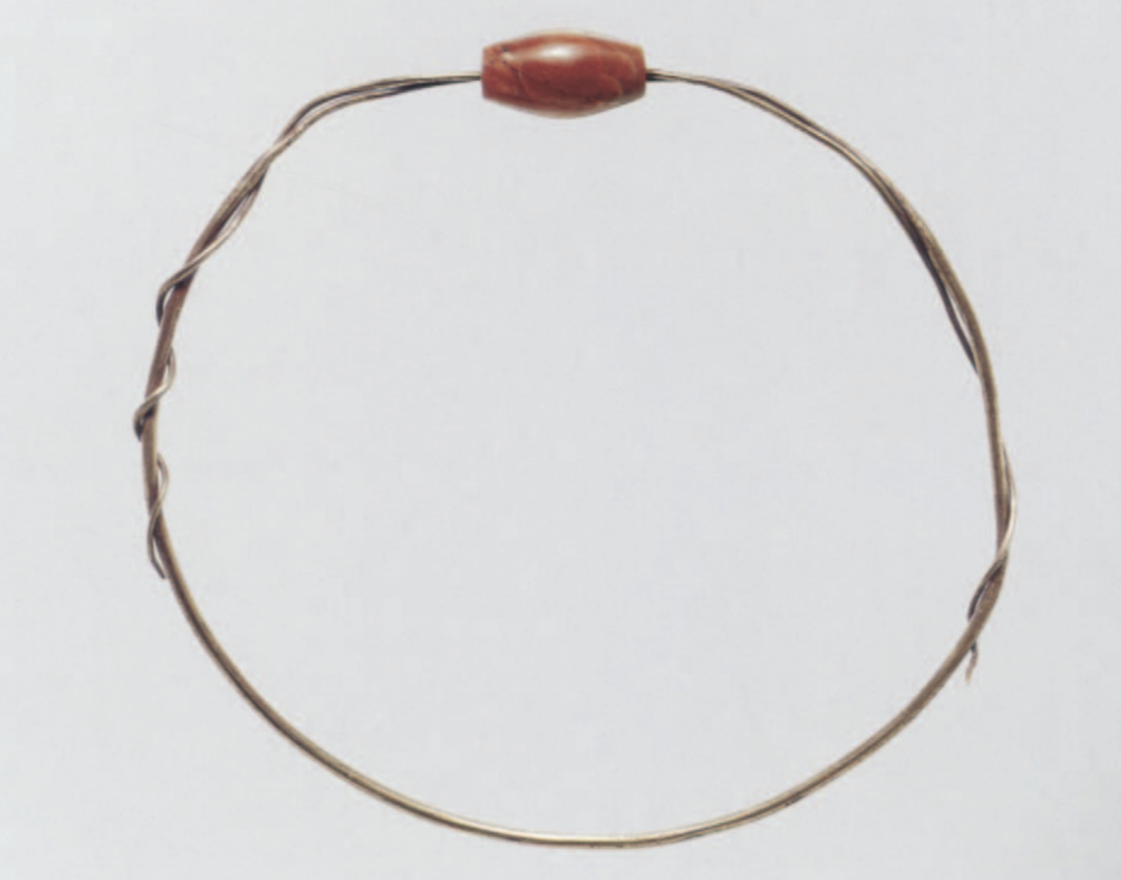 Carnelian Sweret Bead on a gold Wire, Early 18th Dynasty, reign of Thutmose III, cA. 1479-1425 B.C.