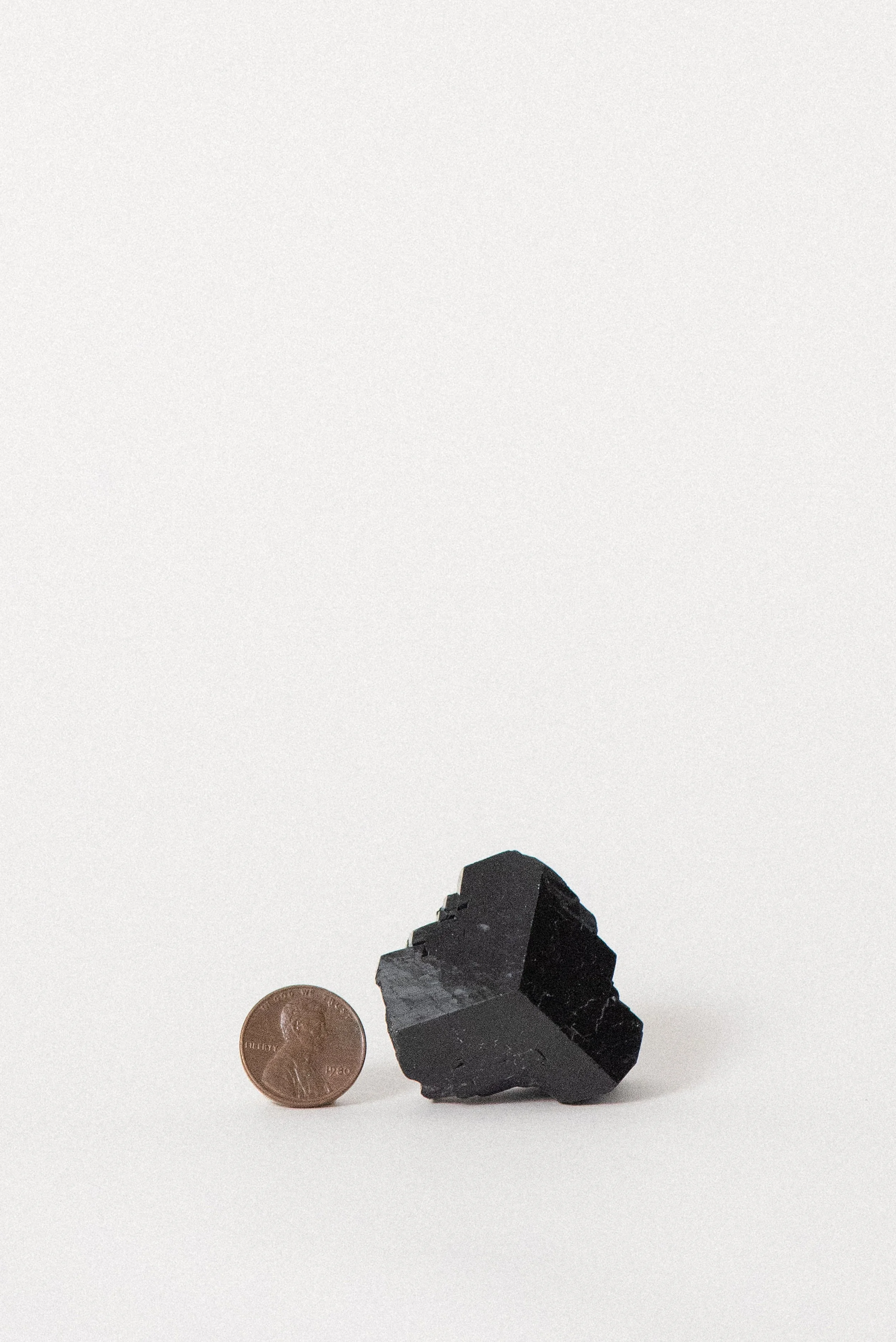 medium-black-mercedes-tourmaline-erongo-mountain-namibia-africa-01.jpg