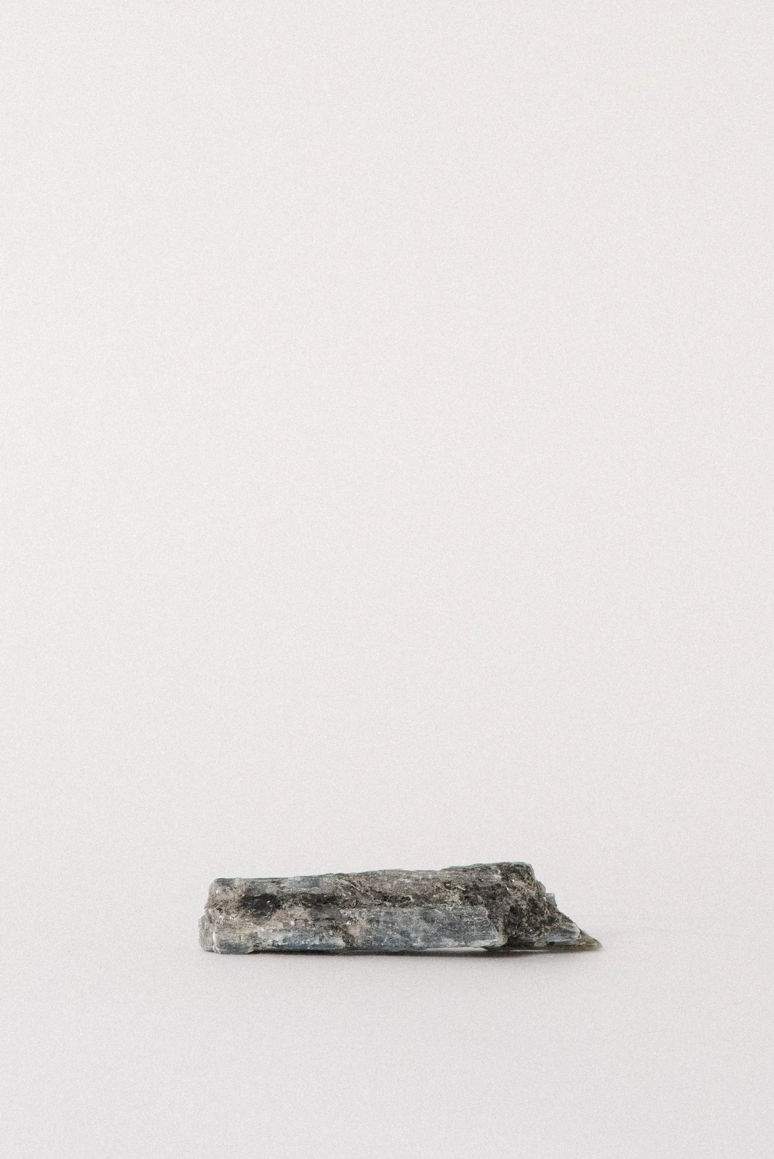crystal-voyager-blue-kyanite-blade-mutoko-zimbabwe-2.jpg
