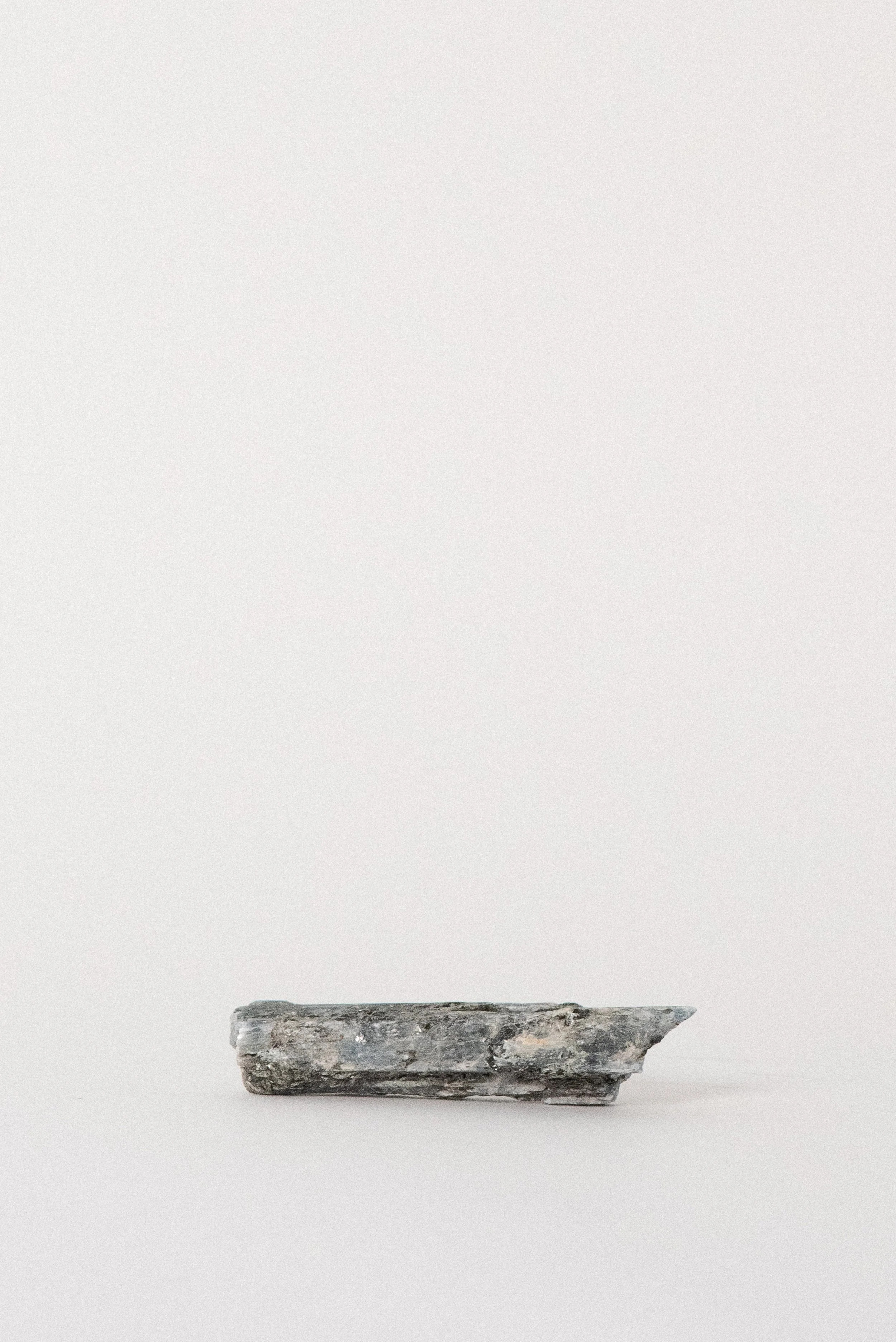 crystal-voyager-blue-kyanite-blade-mutoko-zimbabwe-1.jpg