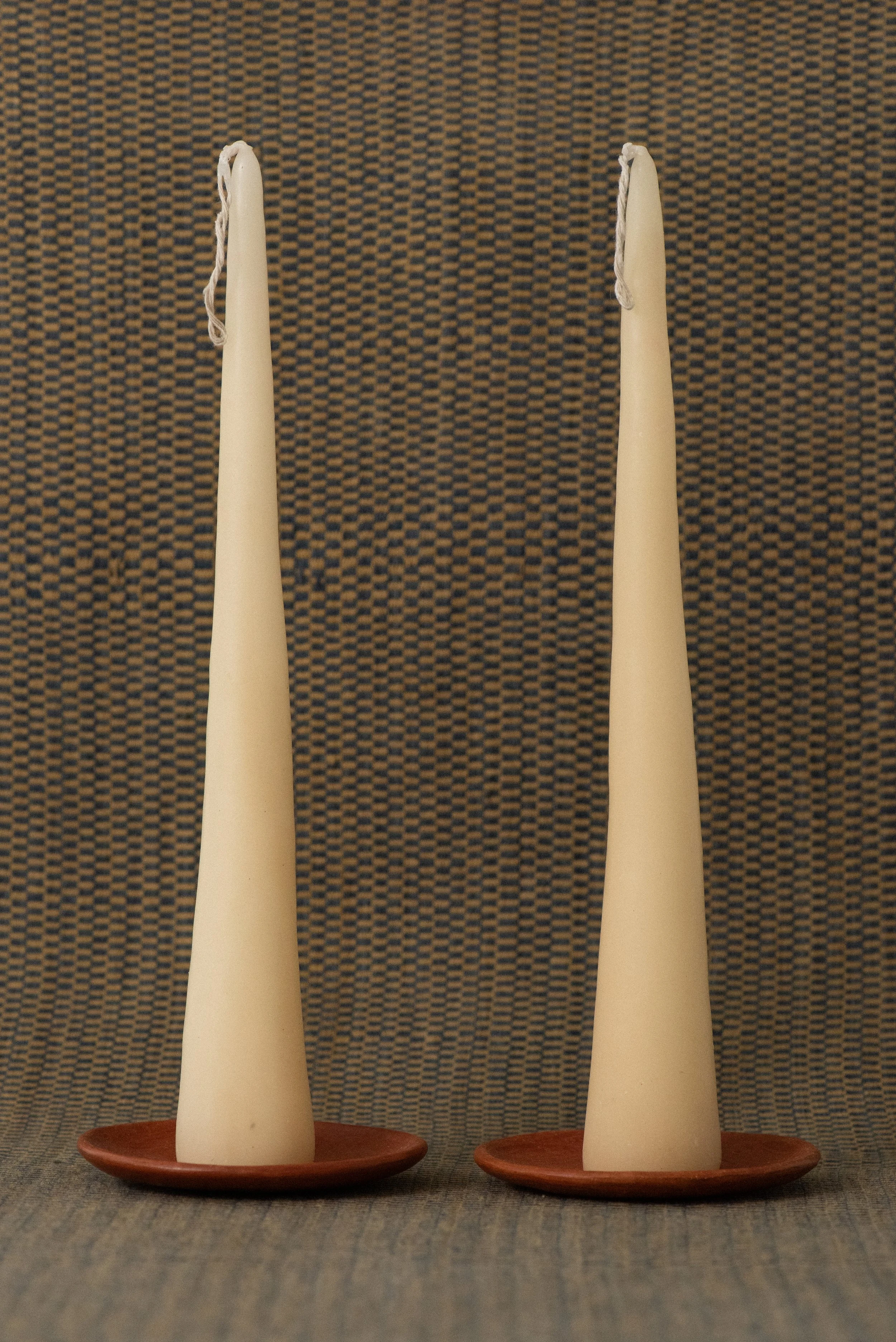 Barro Rojo Plates & Beeswax Taper Candle Set — Oaxaca