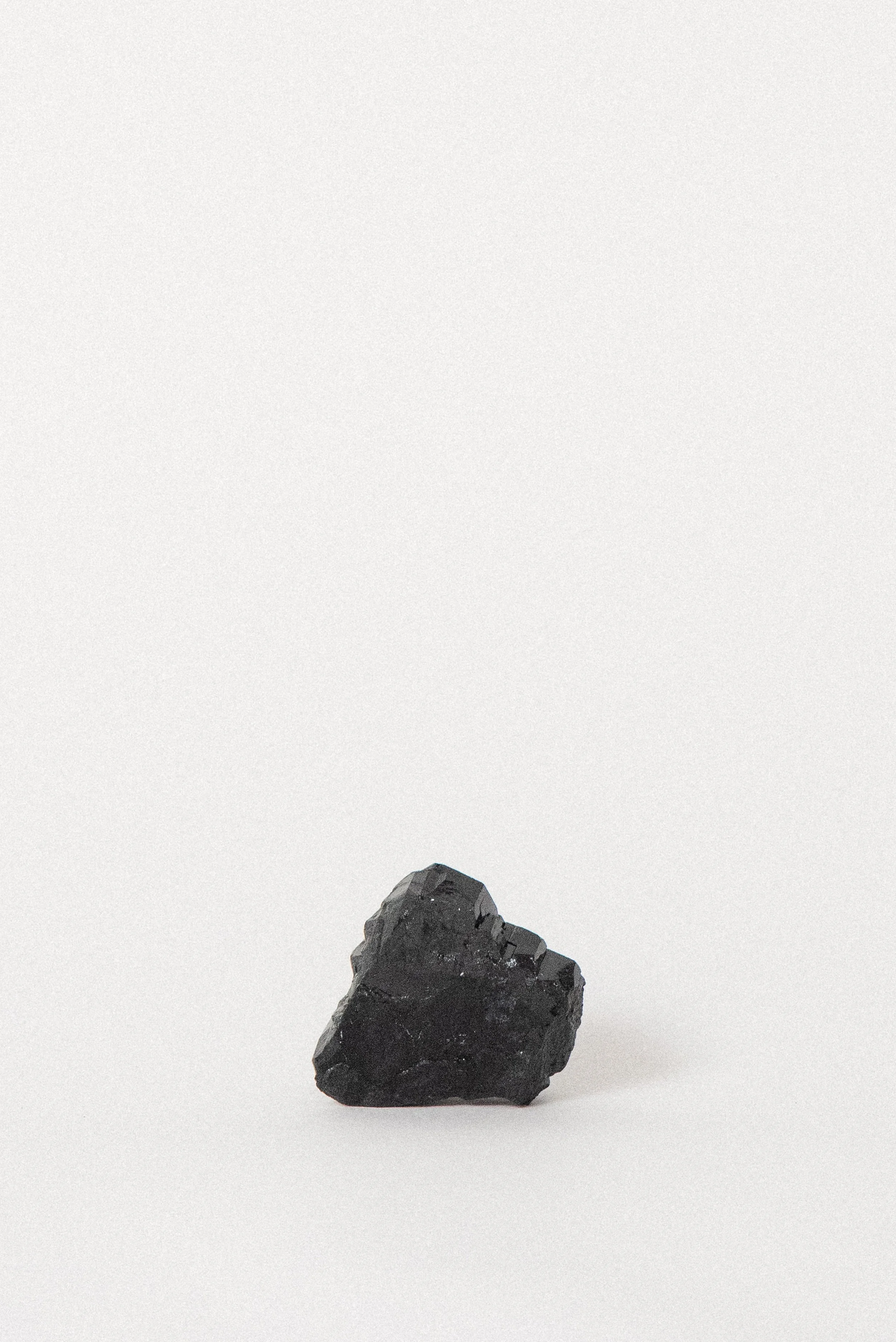medium-black-mercedes-tourmaline-erongo-mountain-namibia-africa-04.jpg