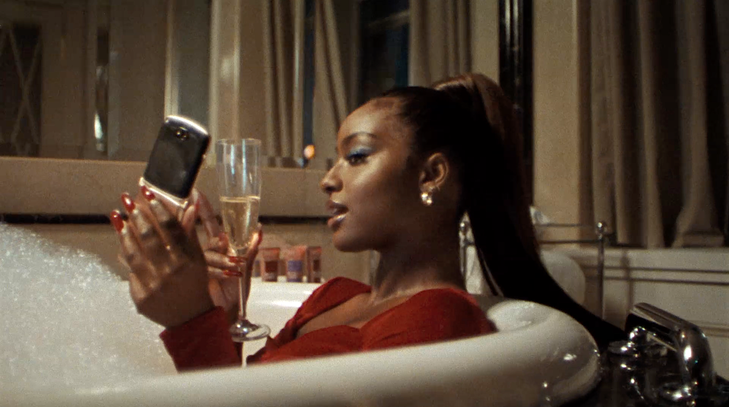  NEW YORK FASHION WEEK  CHRISTIAN COWAN &amp; MOTOROLA RAZR 