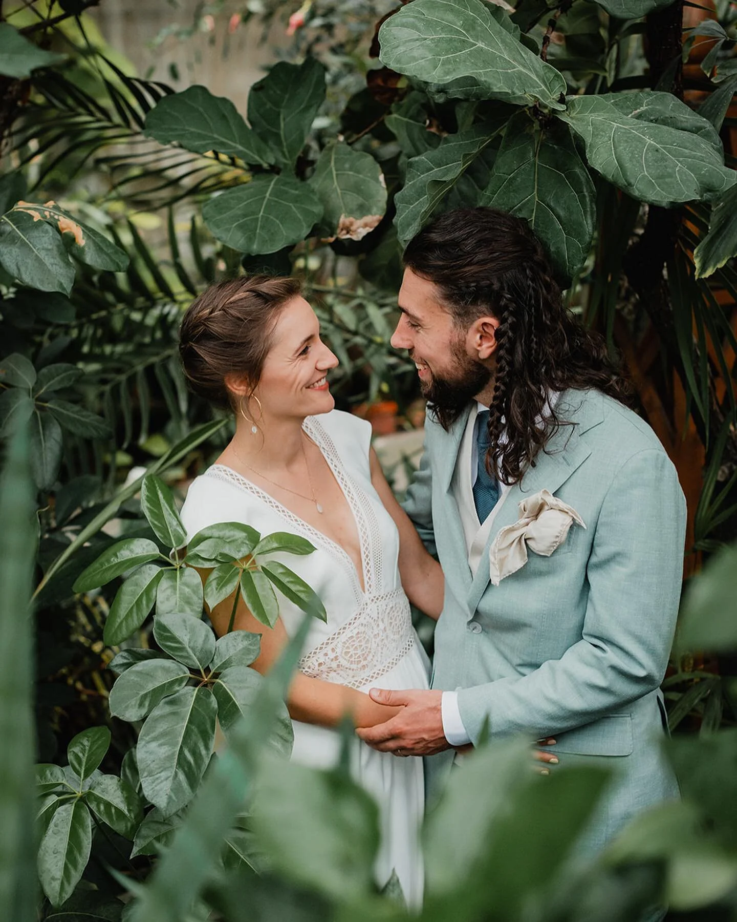 love is in the air🤍✨proficiat lieve Elien en Ben! zo fijn om deze bijzondere dag en jullie wondermooie liefde vast te mogen leggen🌻
-
- 
#weddingphotography #trouwfotografie #antwerpfotograaf #plantentuinantwerpen #loveisintheair #antwerpphotograph
