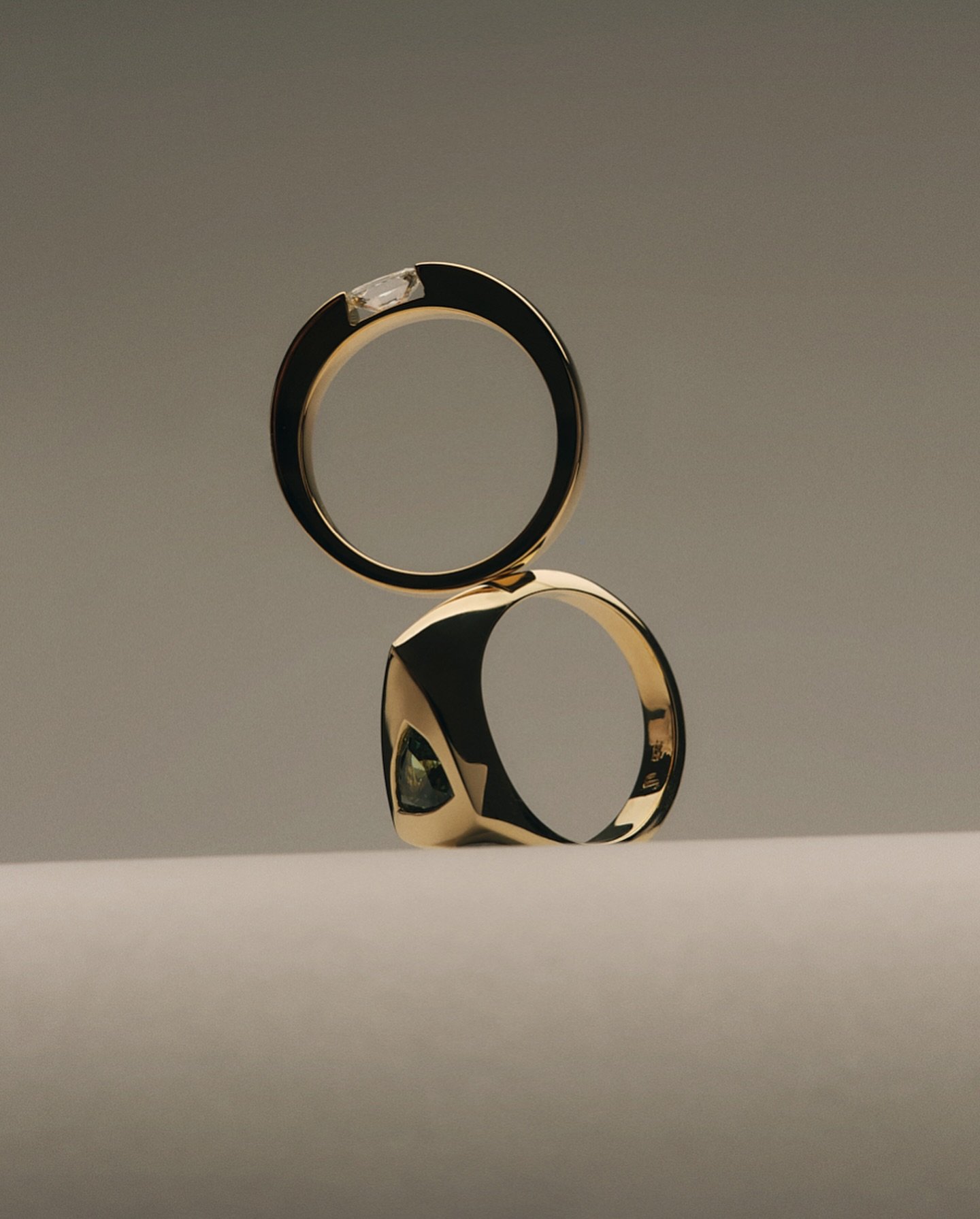 &mdash;&mdash; Contemporary jeweller drawing on the juxtaposing characteristics between soft curves, creases &amp; crevices and the sharp precision of angular and architectural lines.⁣⁣
⁣⁣

Production
Studio&nbsp;@attnstudio.au⁣
Art Director &amp; St