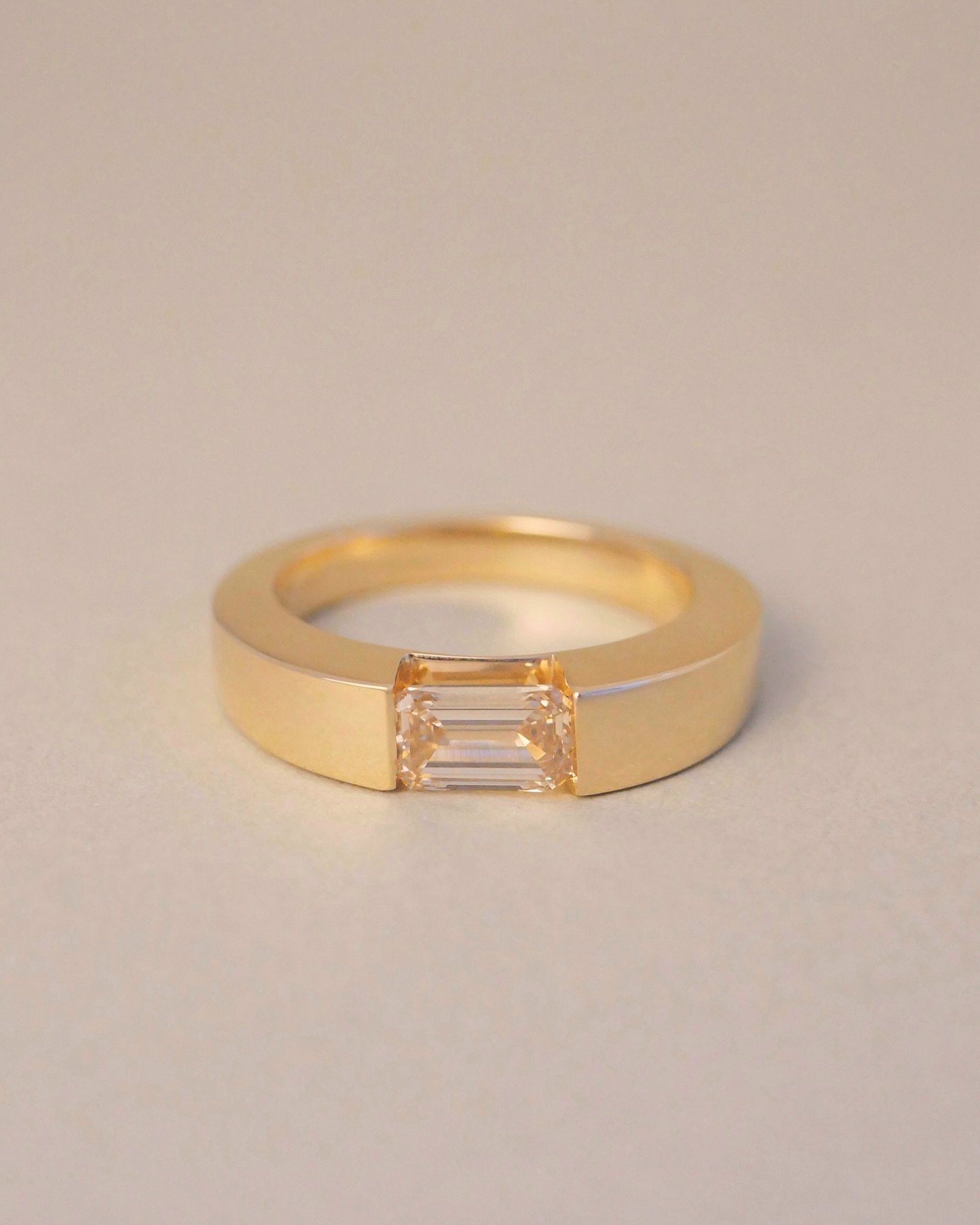 Tension Set Band Ring &mdash;&mdash; with Natural Champagne Emerald Cut Diamond &amp; 18ct yellow gold ⁣

I don&rsquo;t have anything new to say other than I&rsquo;ll always be obsessed with champagne diamonds! ✨ 
⁣
&mdash;⁣⁣⁣⁣⁣⁣
⁣⁣⁣⁣⁣⁣⁣⁣
#gold #diam
