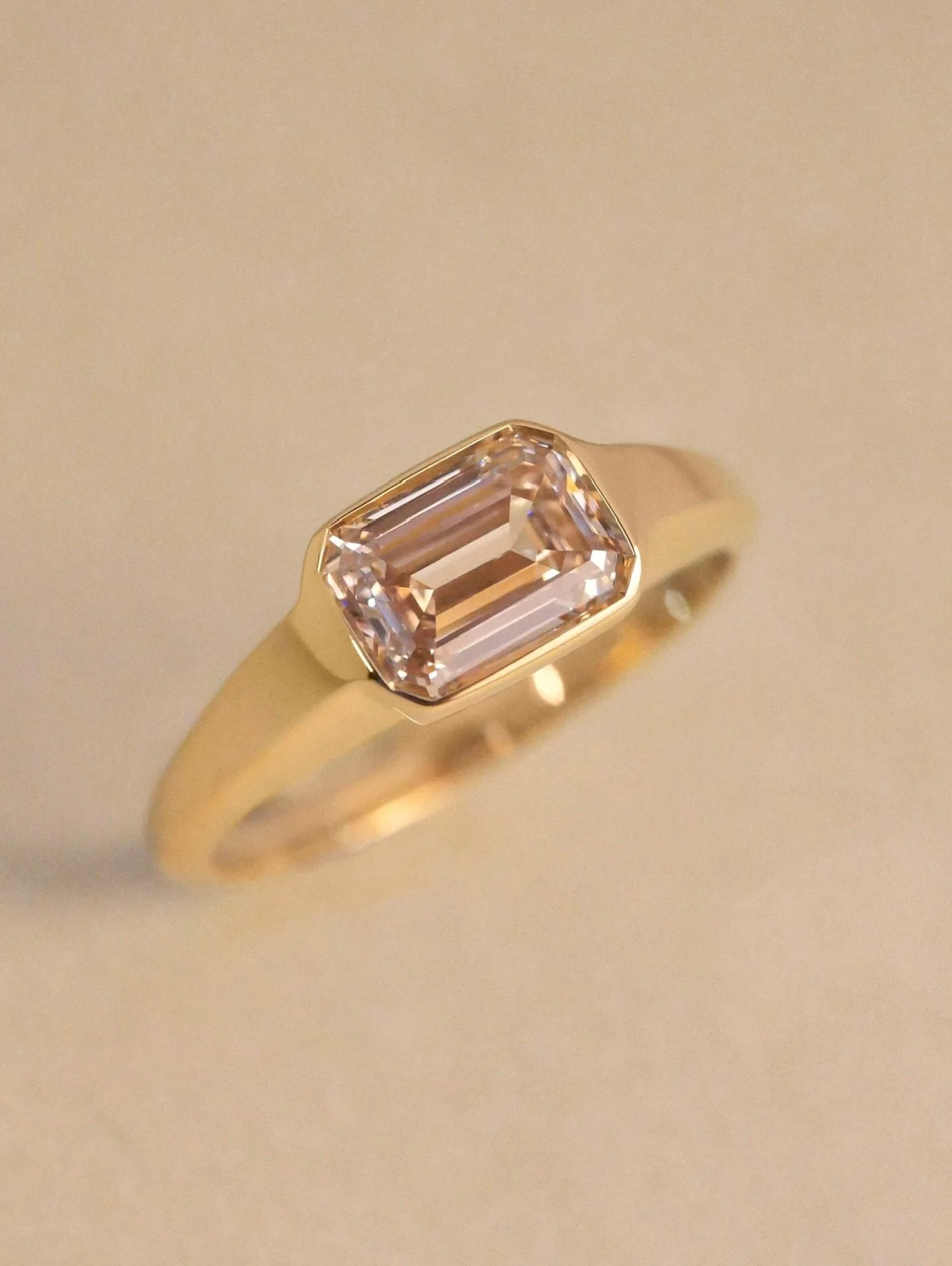 Bespoke Emerald Bezel Signum Ring &mdash;&mdash; with a Natural 1.11ct Champagne Diamond &amp; 18ct yellow gold ⁣
⁣

For the most lovely clients Niamh &amp; Hugh, this natural champagne diamond might be the most breathtaking stone I&rsquo;ve ever wor