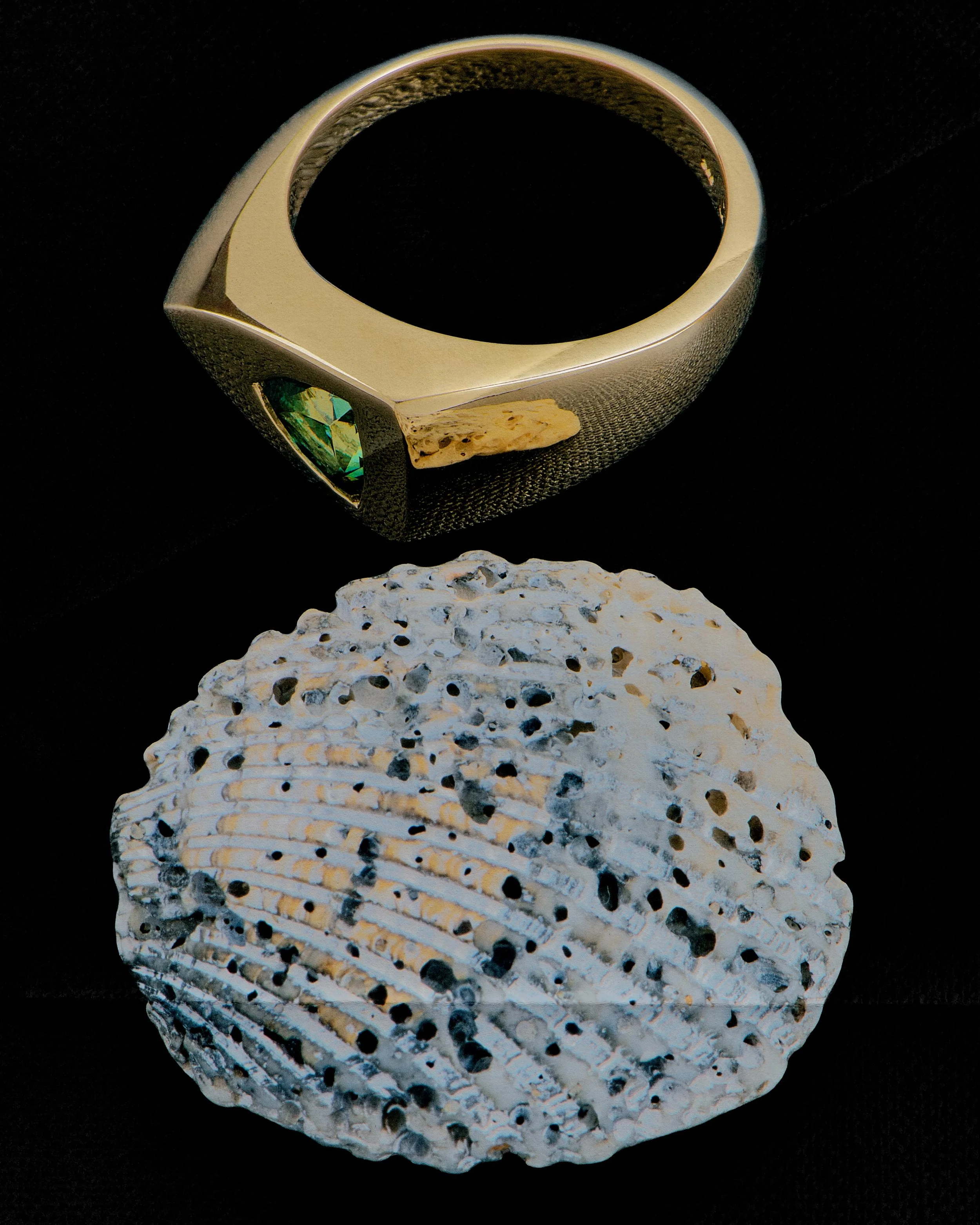 🐚🐚 @laurenbamford 🐚🐚

+ LARGE TRILLIANT SIGNUM RING 

++ TENSION SET BAND RING

+++ EMERALD STIRRUP RING 

++++ BESPOKE RECTANGULAR SIGNUM RING