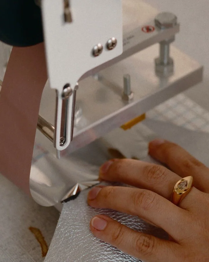 HANDS part 1 &mdash;&mdash; Mon Amie Clem of @rue.du.pave wearing the Pear Signum Ring &amp; Tension Set Band Ring while making some of her beautiful handbags! 👜 ✨

Video @nickchenyh