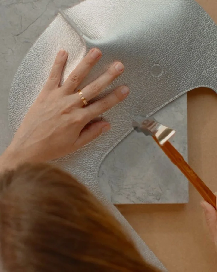 HANDS part 2 &mdash;&mdash; Mon Amie Clem of&nbsp;@rue.du.pave&nbsp;wearing the Tension Set Band Ring &amp; Double Tension Set Band Ring while making some of her beautiful handbags! 👜 ✨

Video&nbsp;@nickchenyh