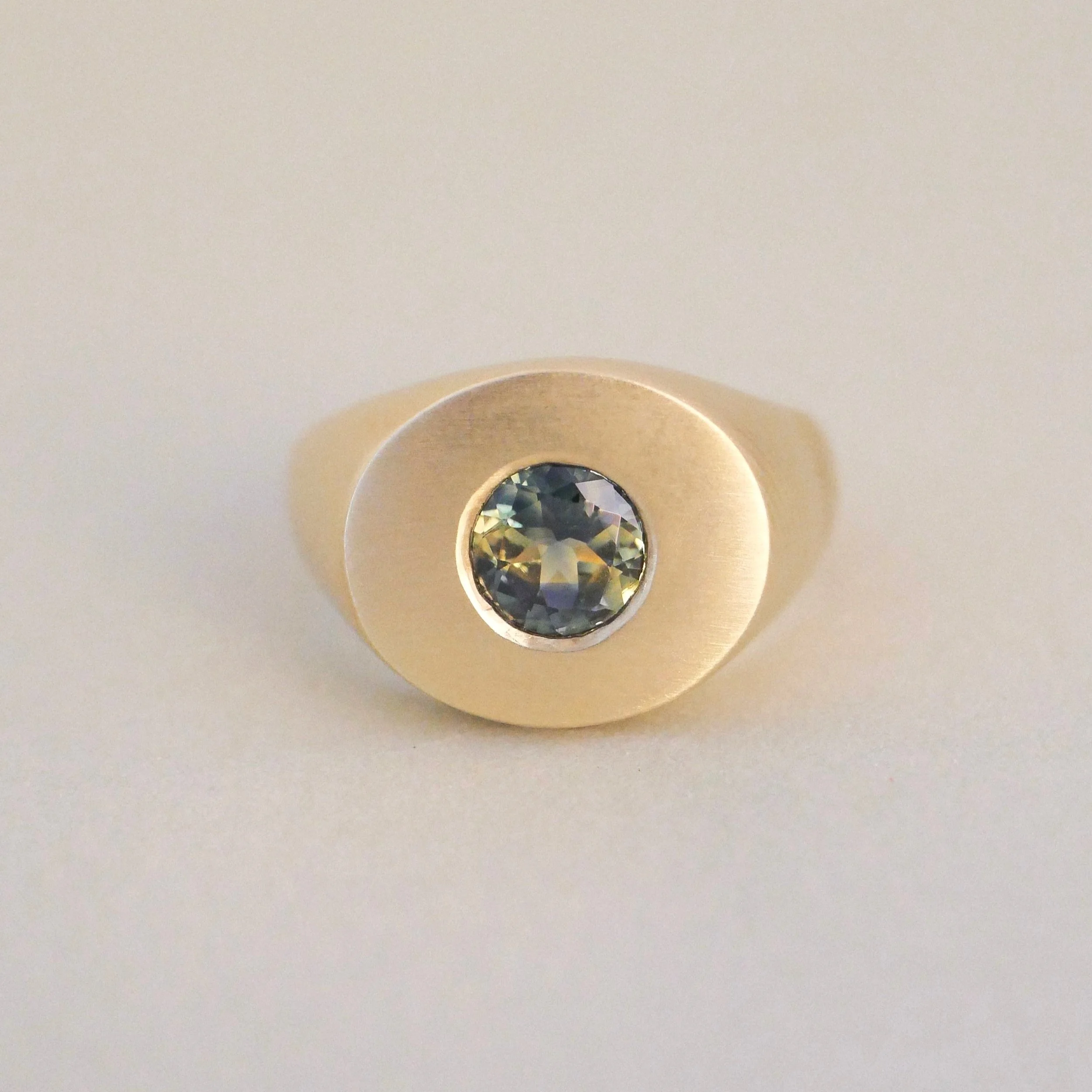 Centred Signum Ring