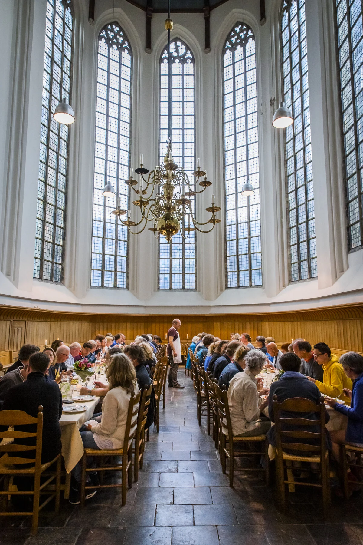 Eindpunt van de bestemming: de Kloosterkerk te Den Haag.