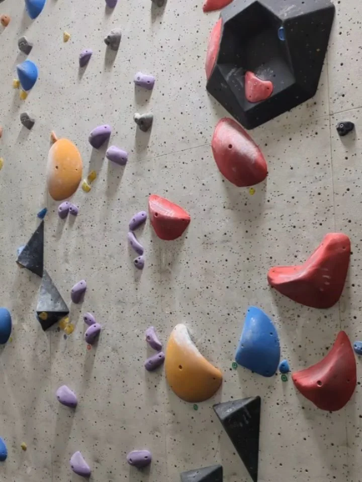 A beta helping hand for the Bay and Crimp wall. Swipe for spoilers! 

🔺Red Triangle - Will - @weastmaker
🟨 Yellow Square - Ed - @climb.and.climb.again
◼️ Black Square - Will - @weastmaker
🟧 Orange Square - Ed - @climb.and.climb.again