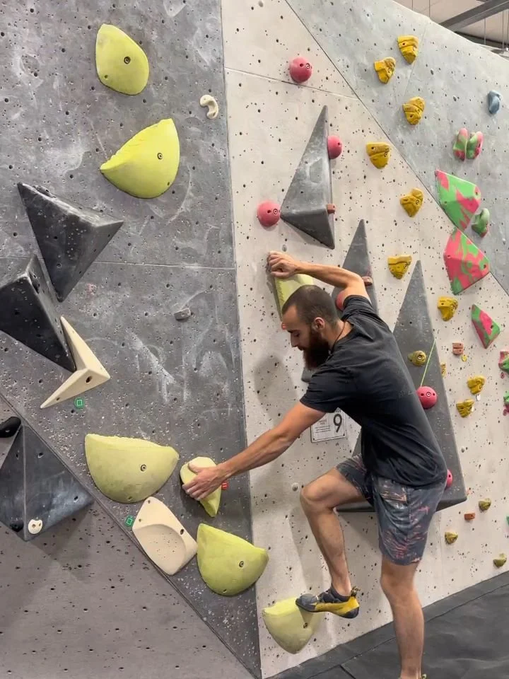 Swipe for Boulder beta ➡️ 

Beta from yesterday's set will follow later in the week so that you have time to give it a go first!

Don't forget we take requests! Let us know if there are any specific climbs you want some tips for.

Yellow = - @weastma