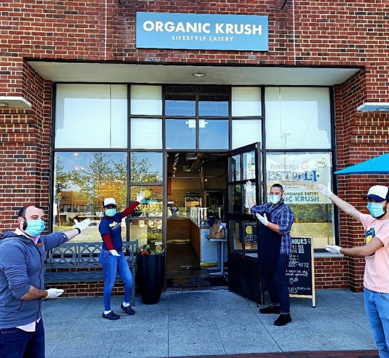 Enjoy a healthy meal served in the sunshine from @organickrush ! 🌞 #outdoordininglongisland