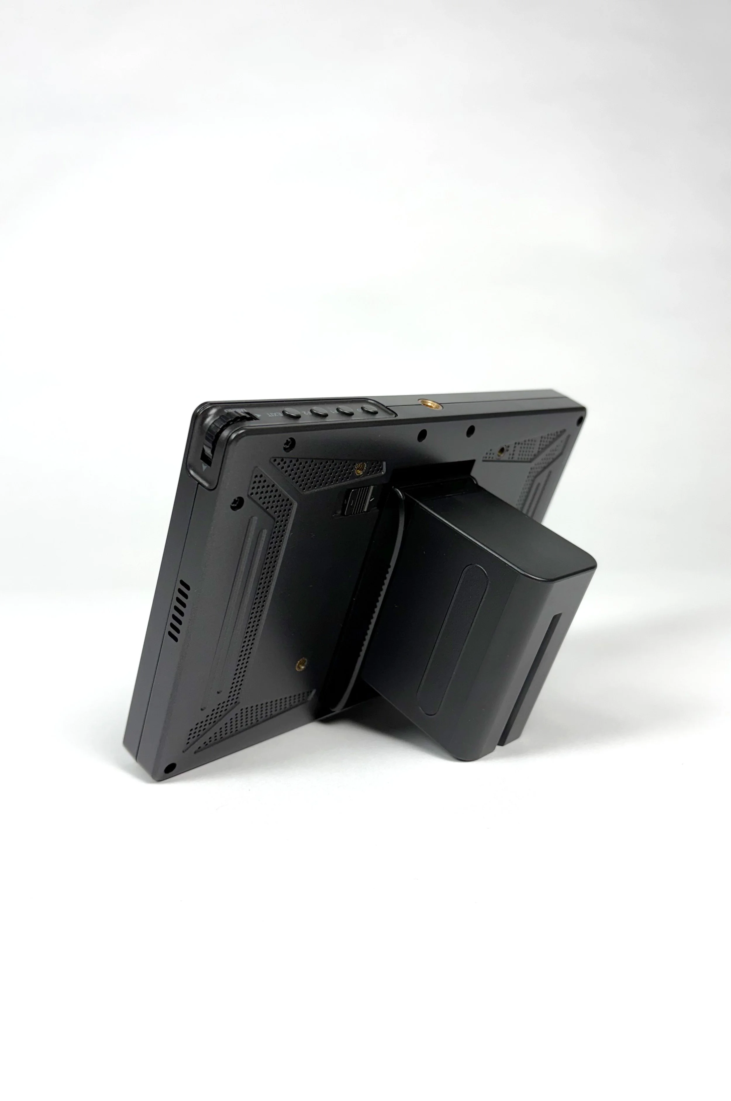 Sportsmasts-Monitor-Kit-2.jpg