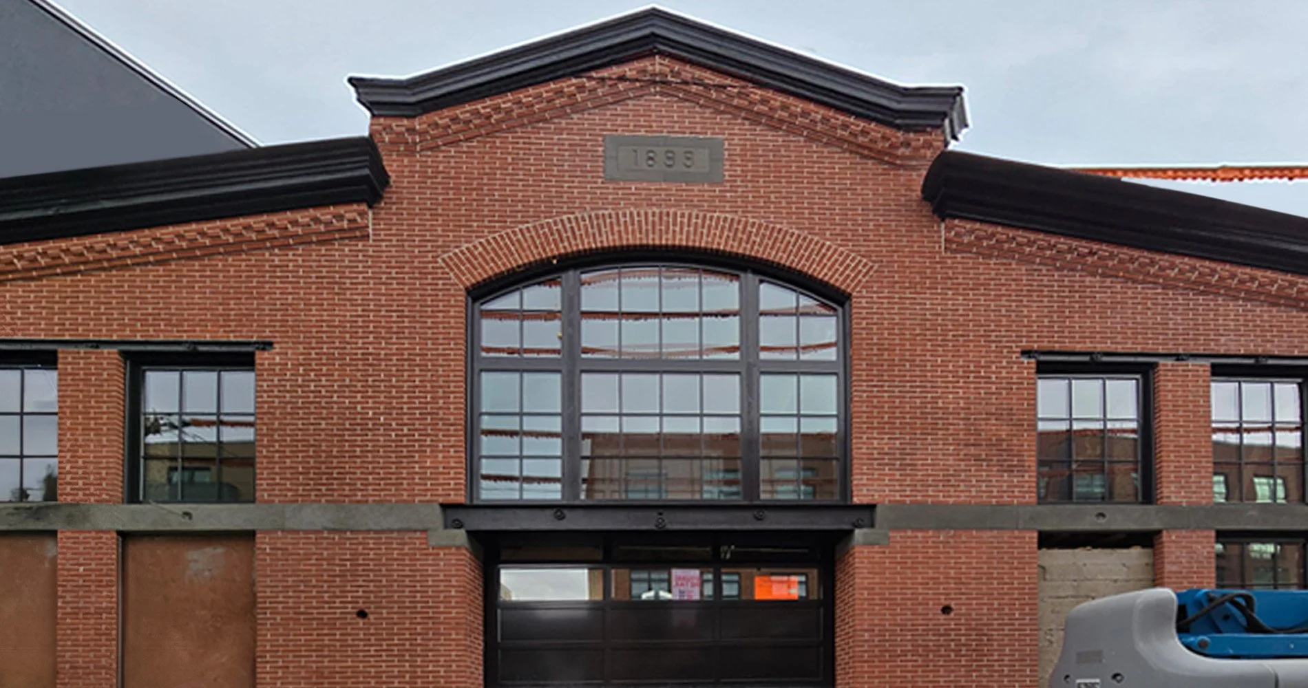 Front Detail-R.jpg