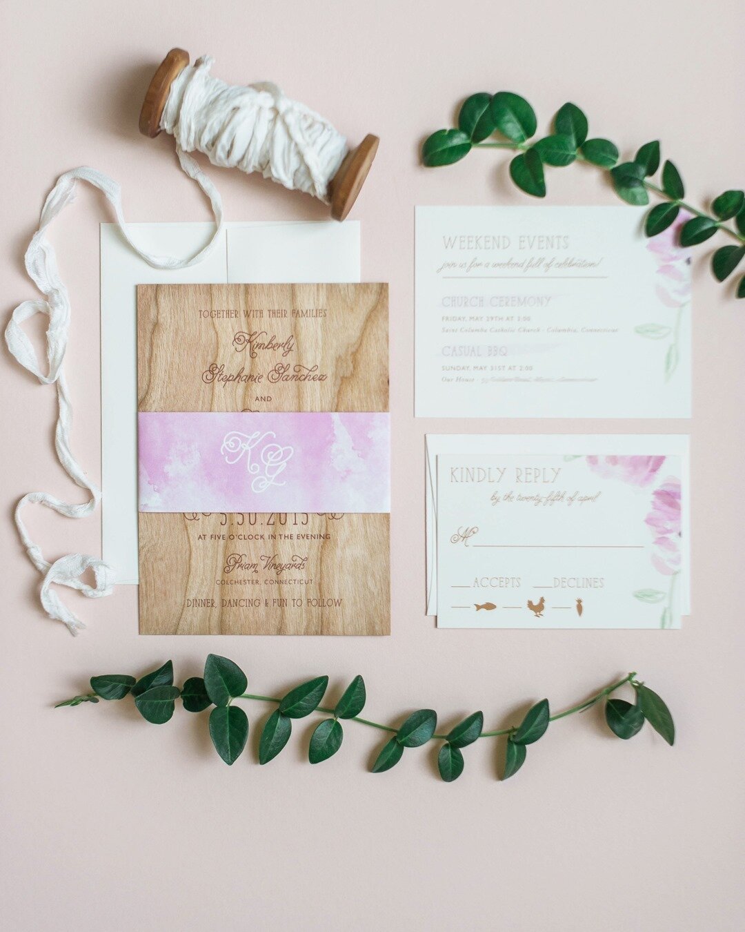 One of my older designs, but it has a special place in my heart. The day this suite was featured on @beautifulpaper blog, one of my biggest business dreams came true! Wood + watercolor are a fabulous pair, don&rsquo;t you think? 💜⠀⠀⠀⠀⠀⠀⠀⠀⠀
photo: @b