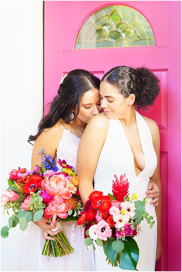 colorful_wedding_brides_bouquets.jpg